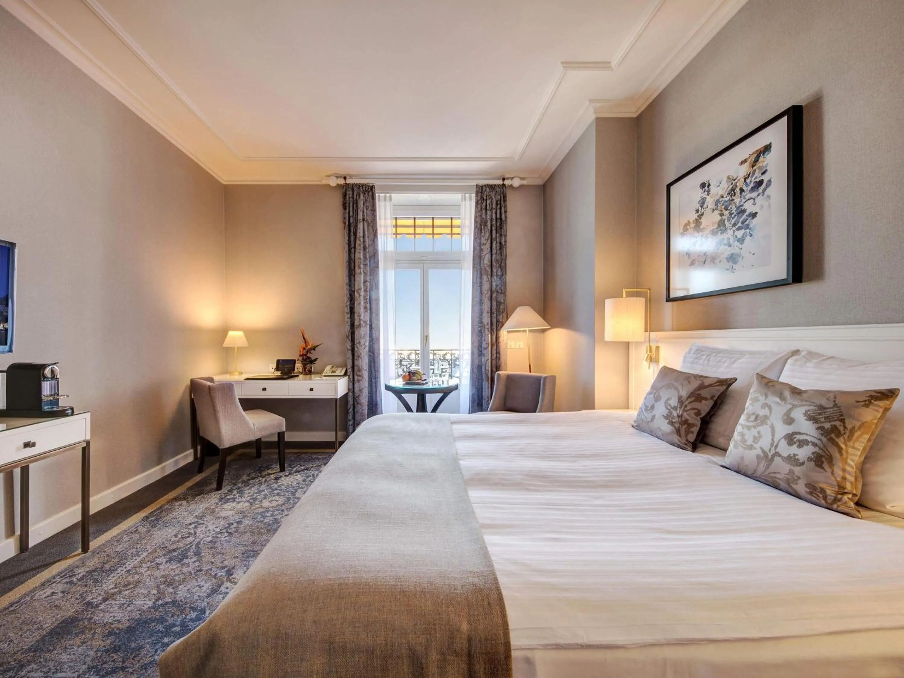 Bedroom, Bed in Fairmont Le Montreux Palace