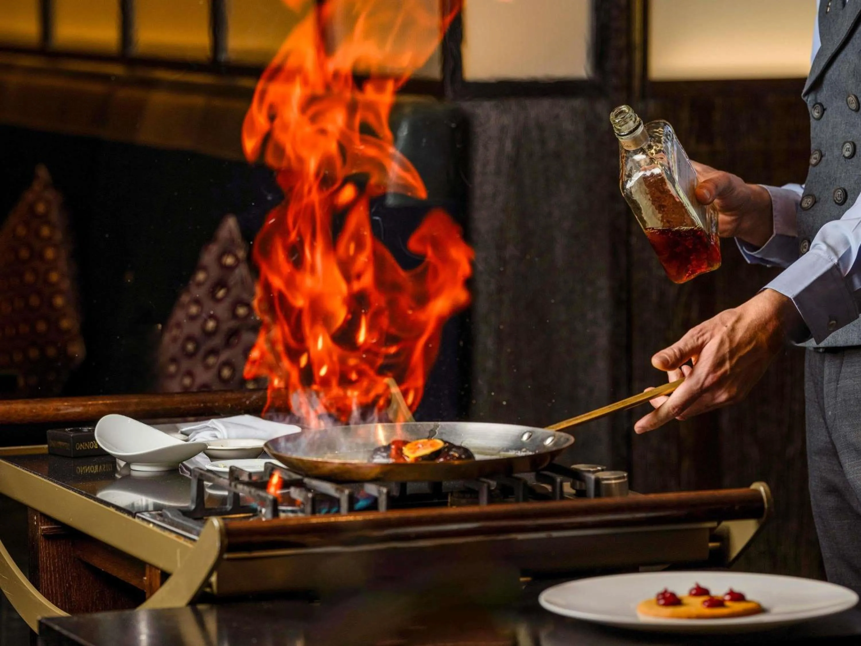 Restaurant/places to eat in Fairmont Le Montreux Palace