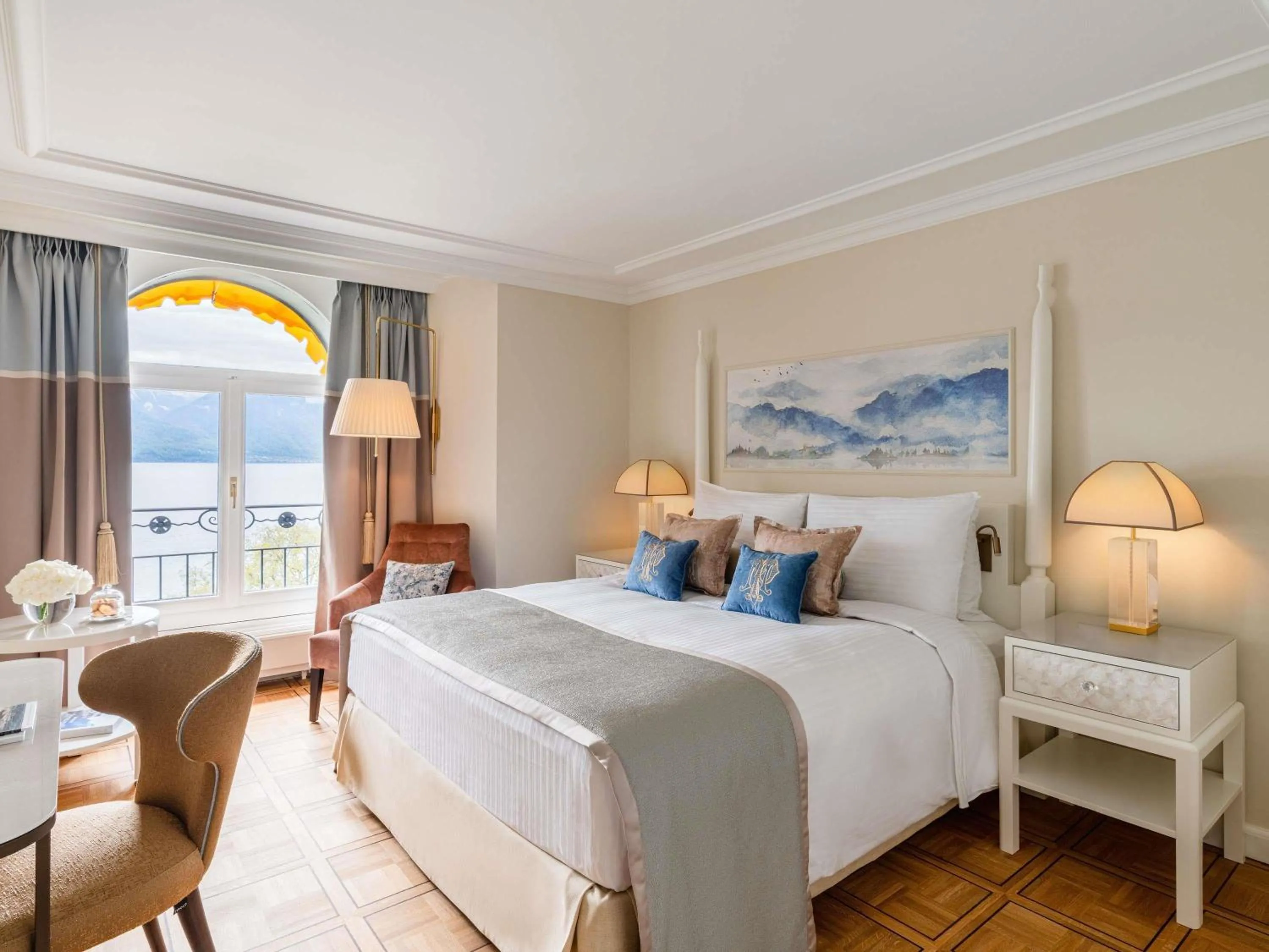 Bedroom, Bed in Fairmont Le Montreux Palace