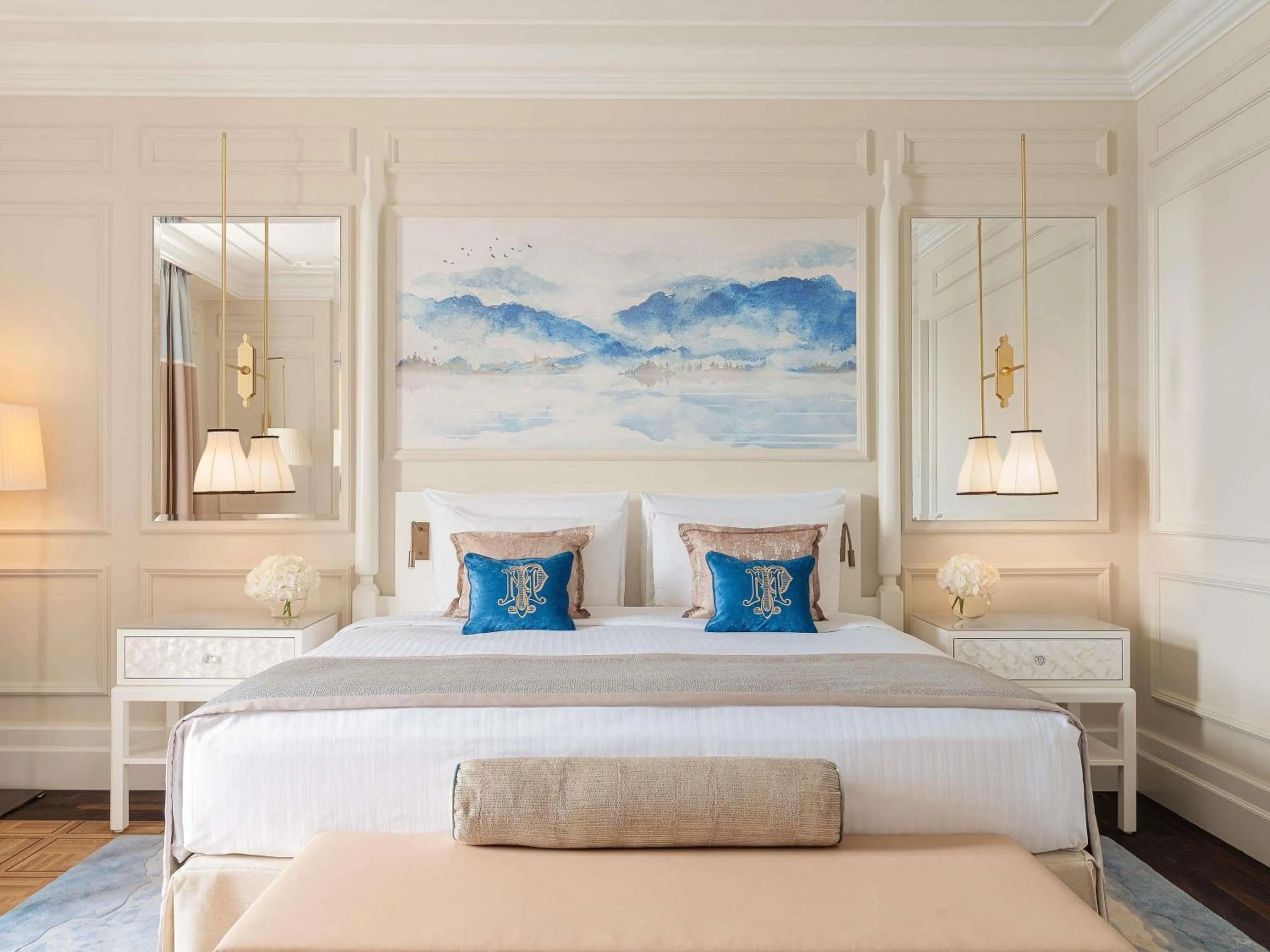 Bedroom, Bed in Fairmont Le Montreux Palace