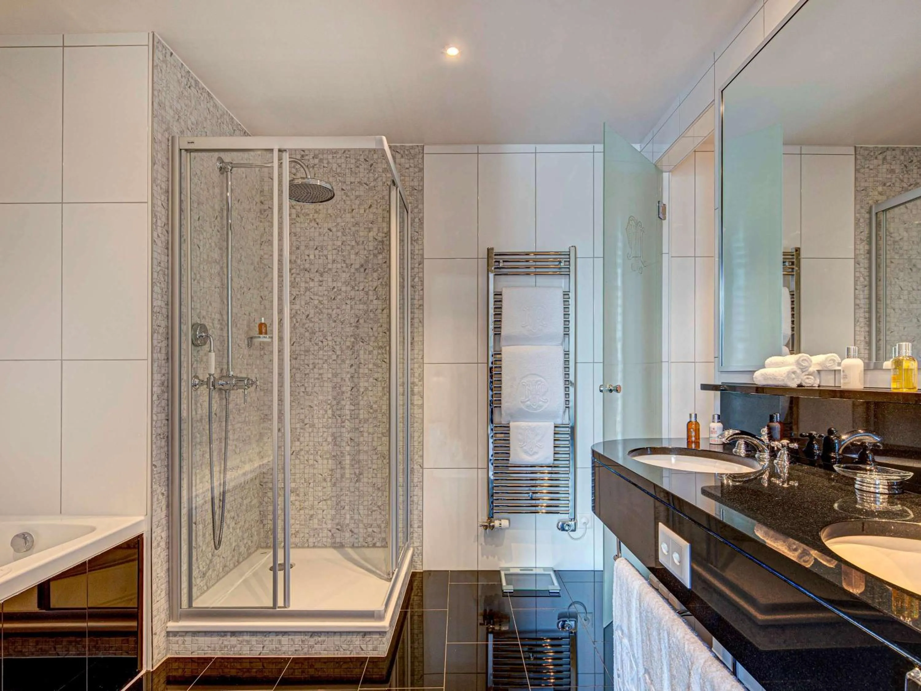 Photo of the whole room in Fairmont Le Montreux Palace