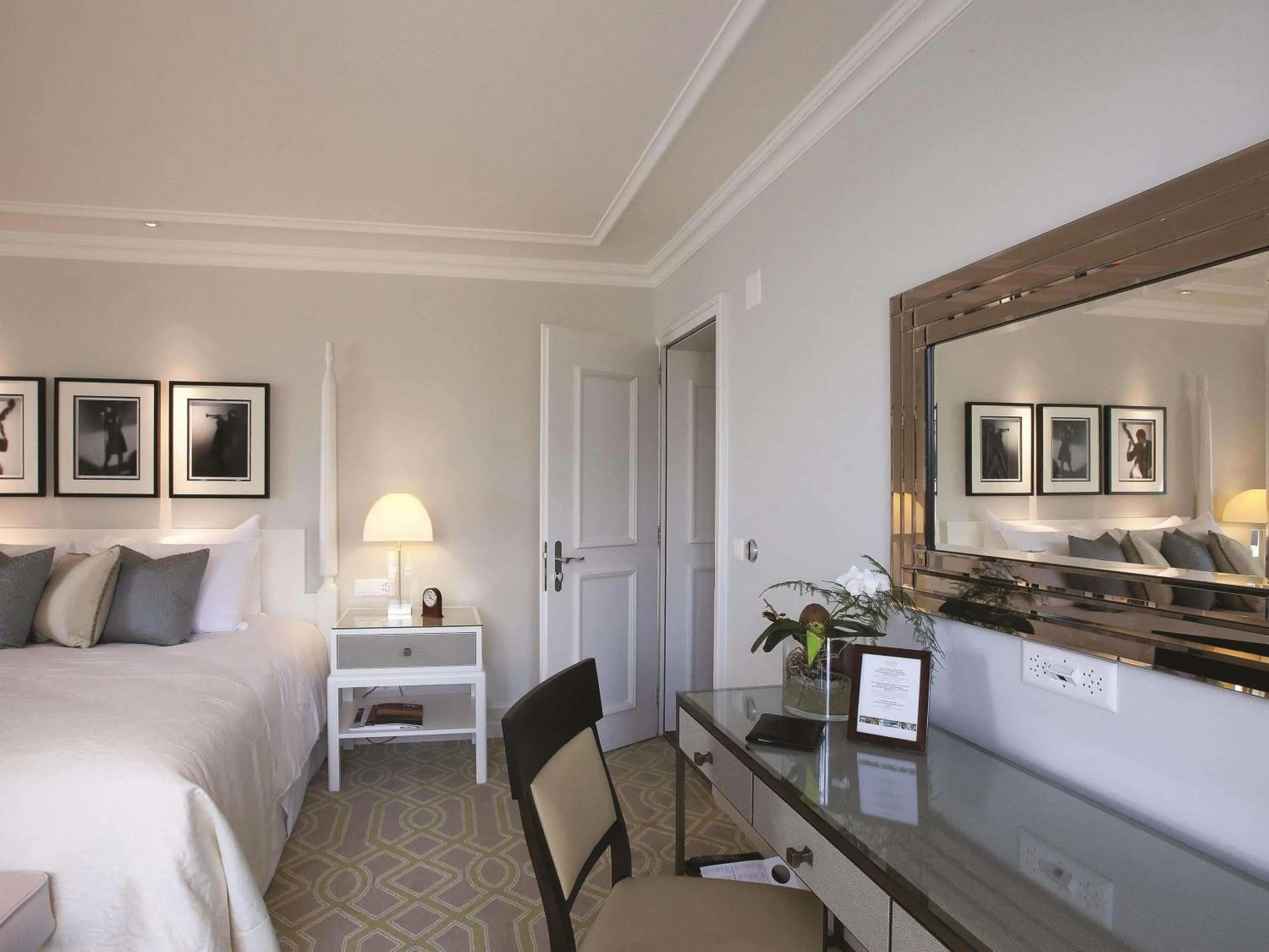 Bedroom, Bed in Fairmont Le Montreux Palace