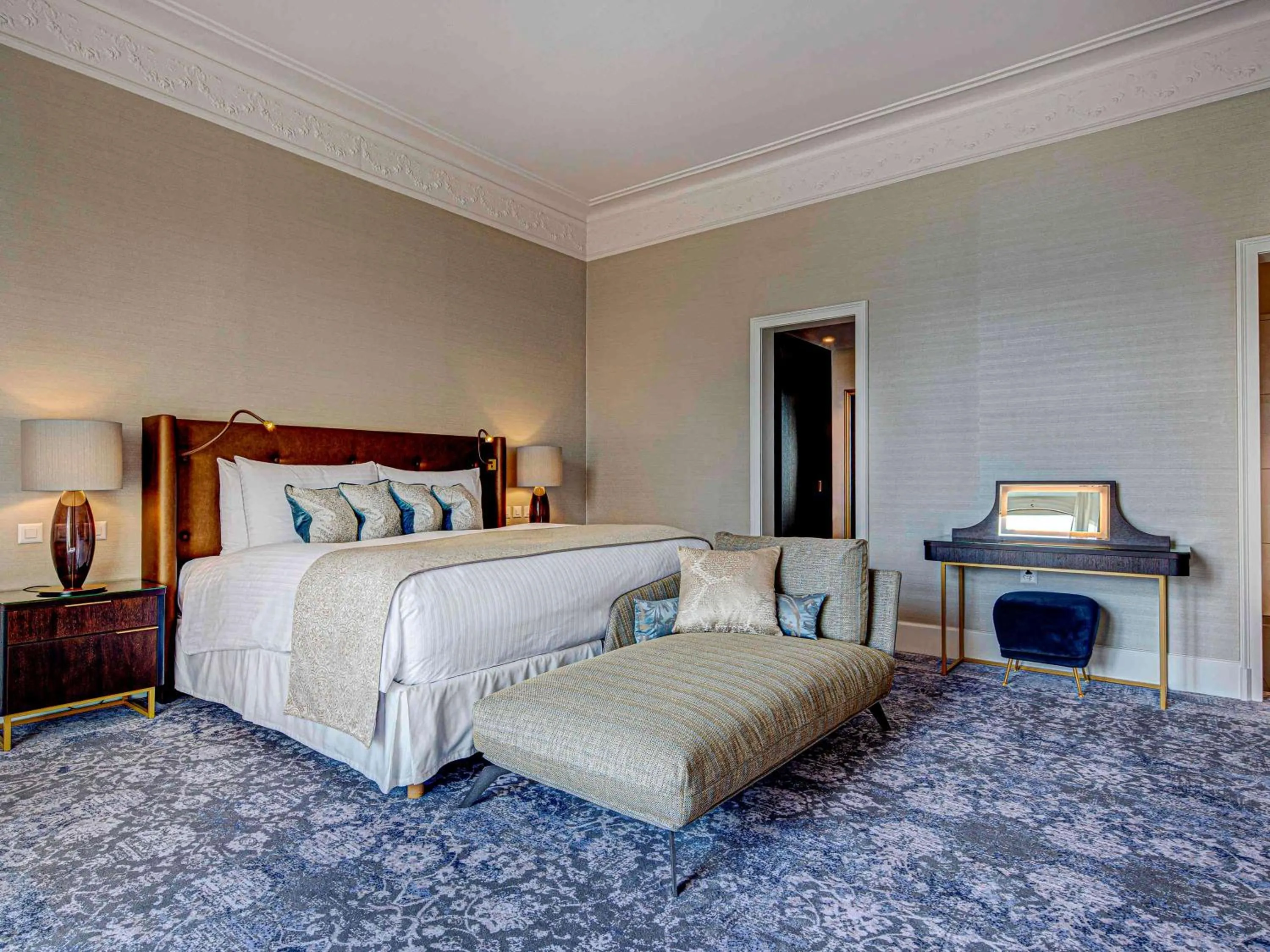 Photo of the whole room, Bed in Fairmont Le Montreux Palace