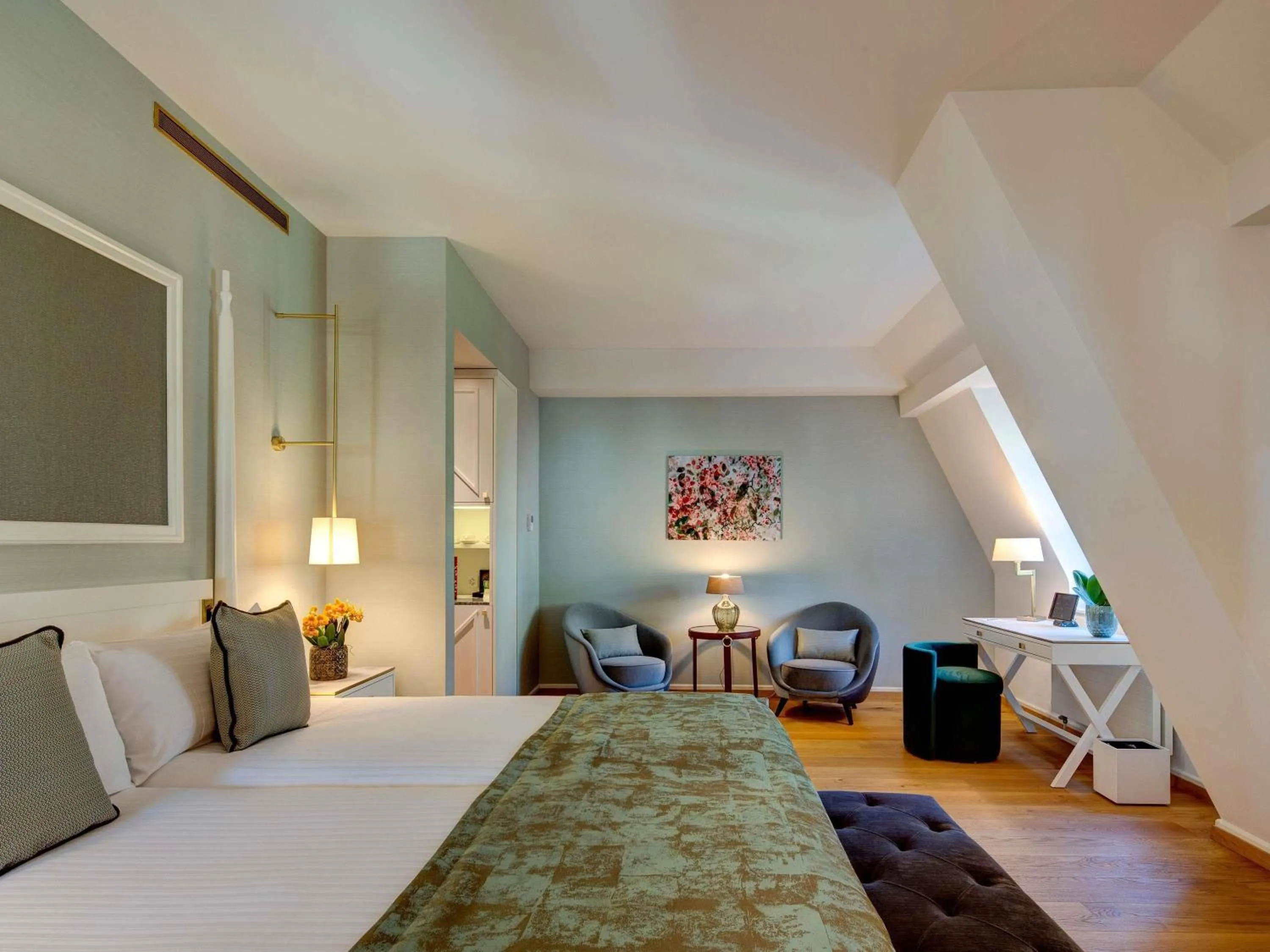 Bedroom, Bed in Fairmont Le Montreux Palace