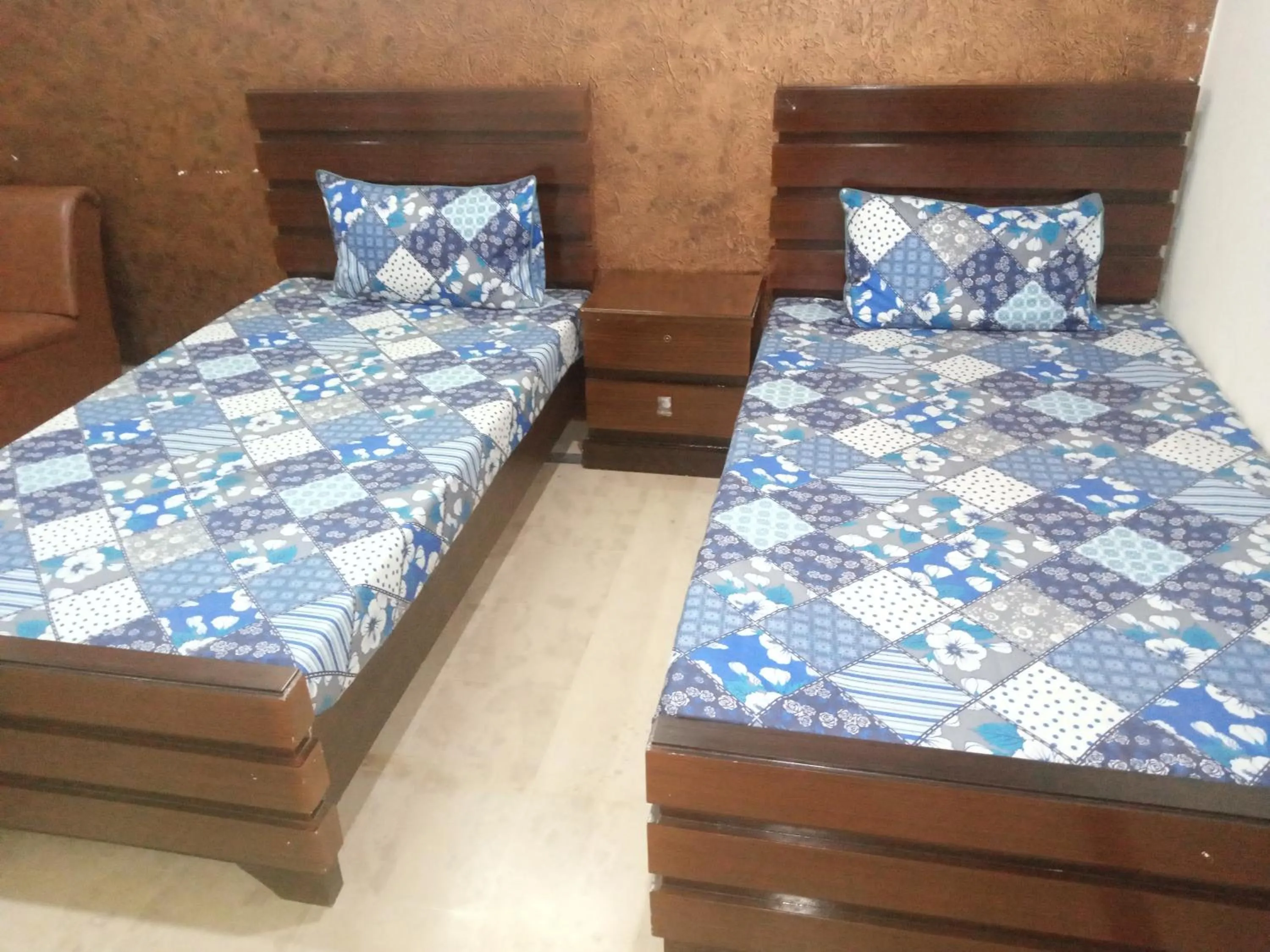 Bed in Hotel Decent Lodge