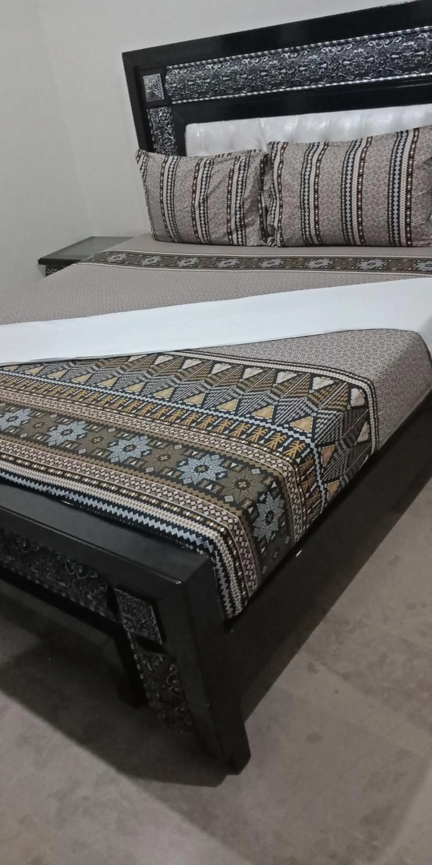 Bed in Hotel Decent Lodge