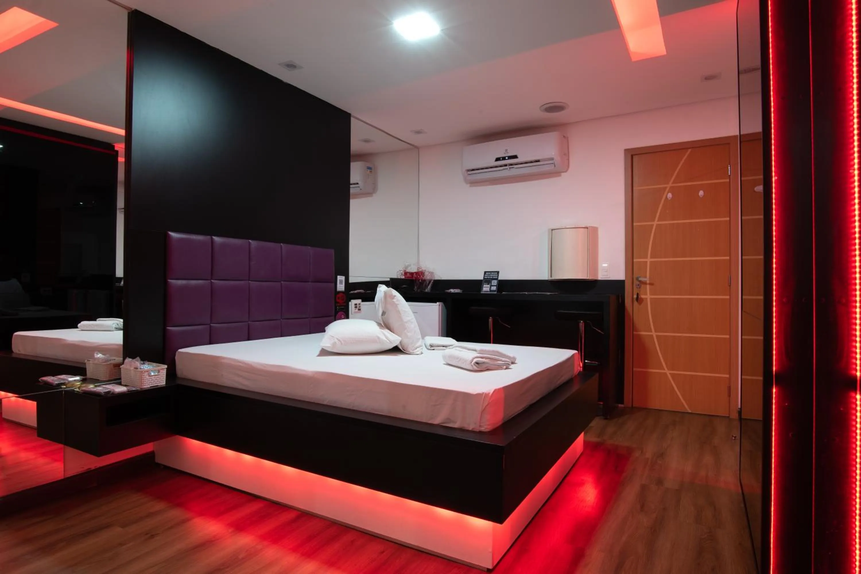 Photo of the whole room, Bed in Motel fantasy 4 (adult Only)