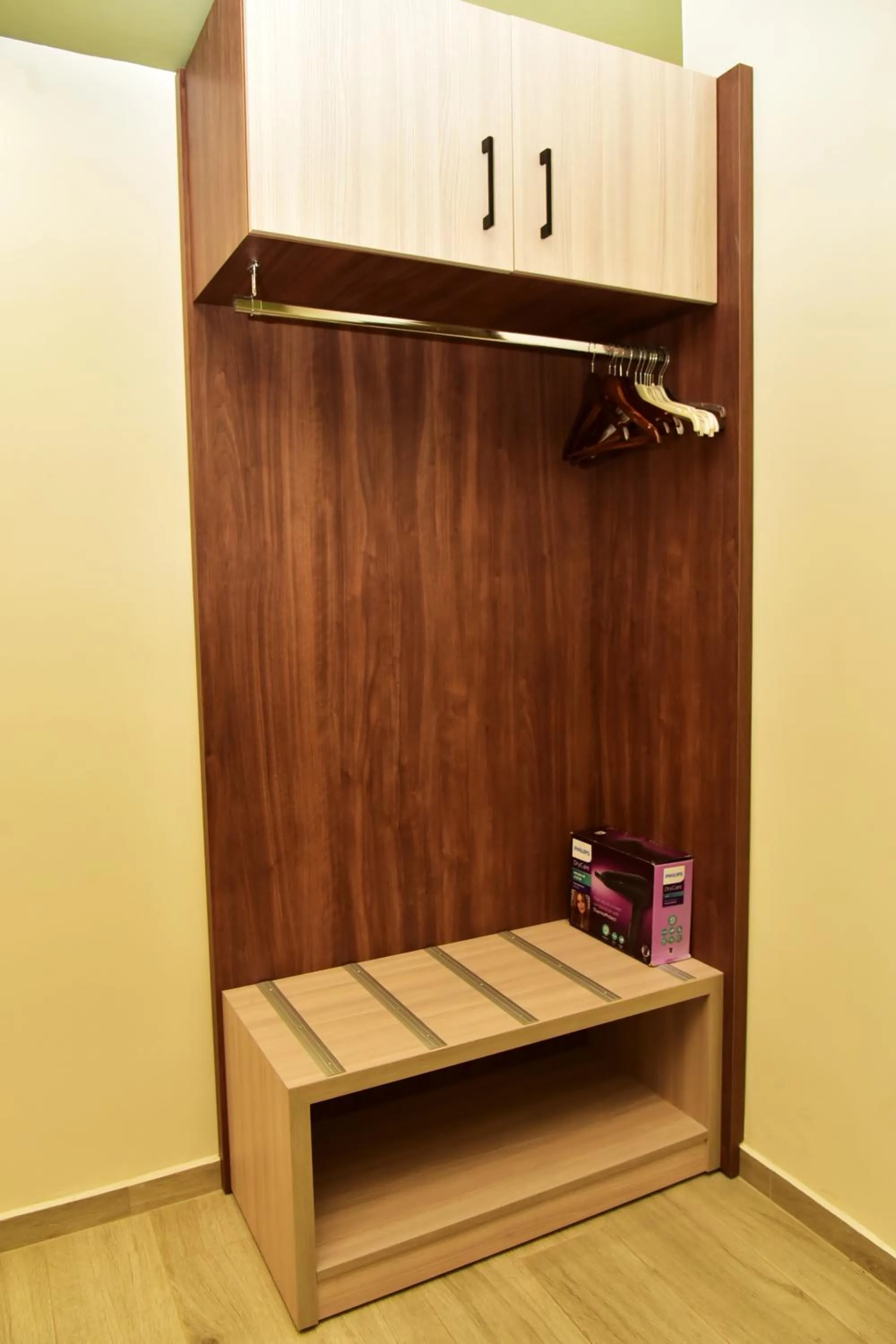 wardrobe in Lafo Rooms