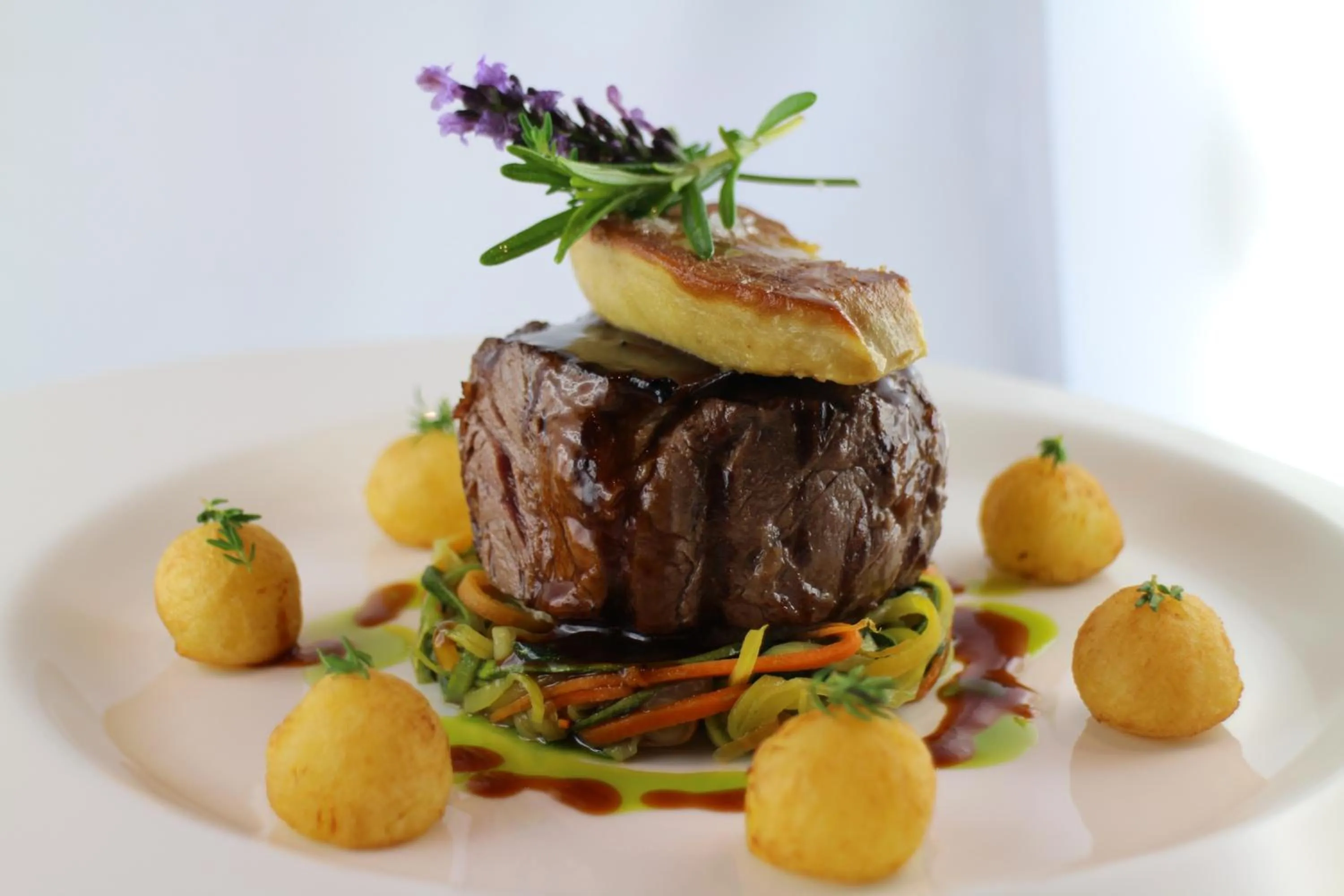 Lunch in Golf Hotel René Capt