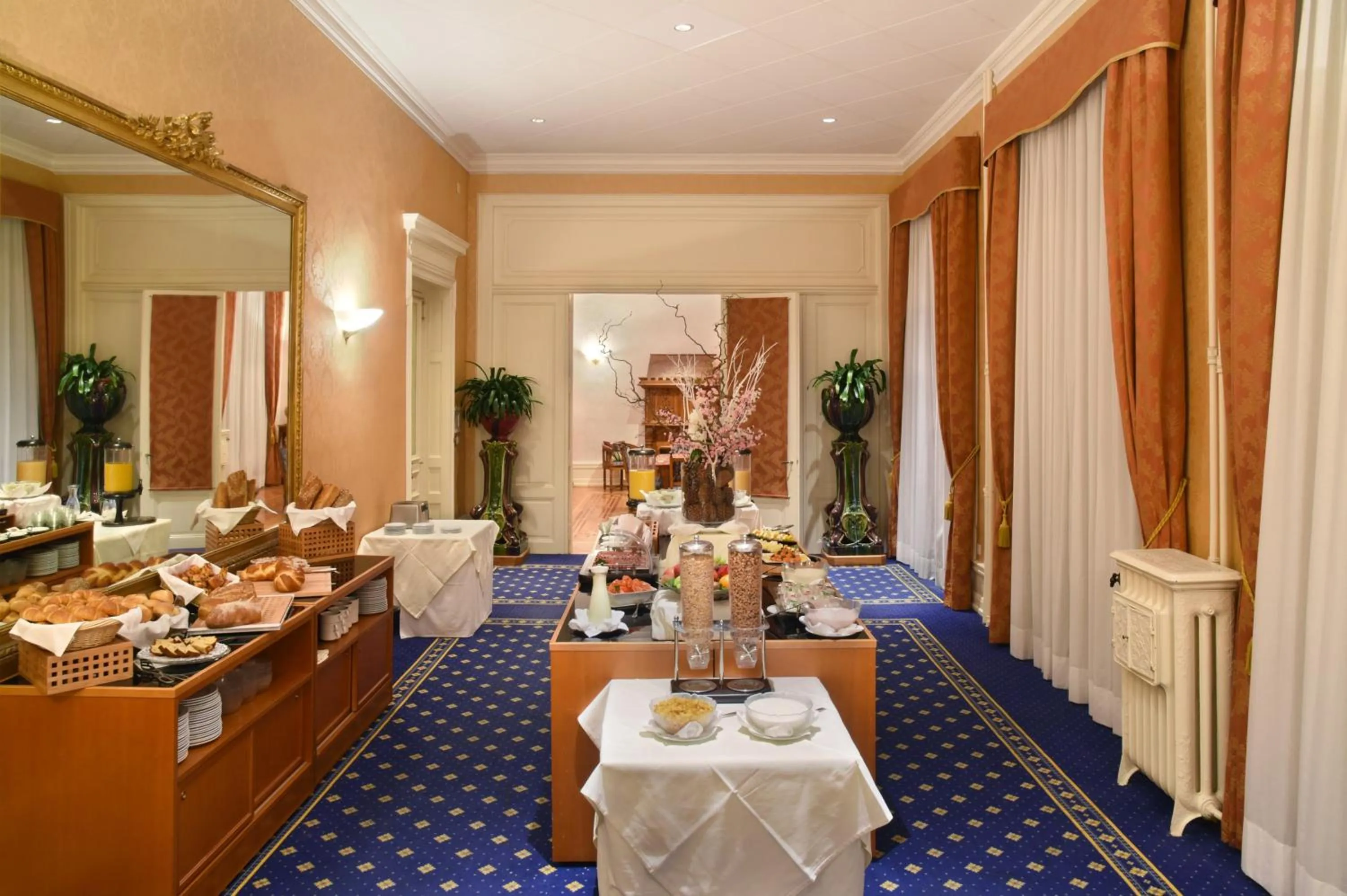 Food and drinks in Golf Hotel René Capt