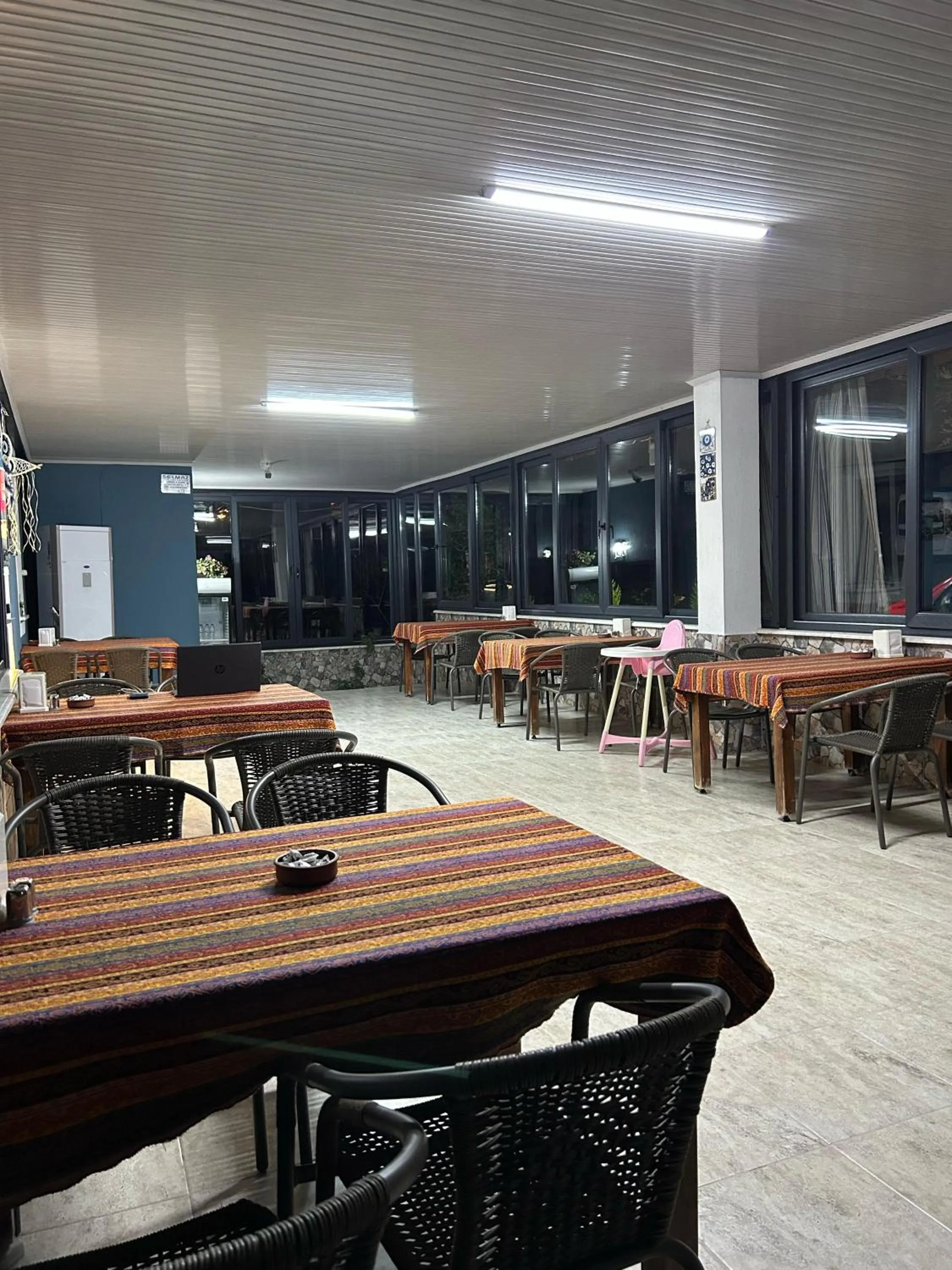 Restaurant/places to eat in Paradise House