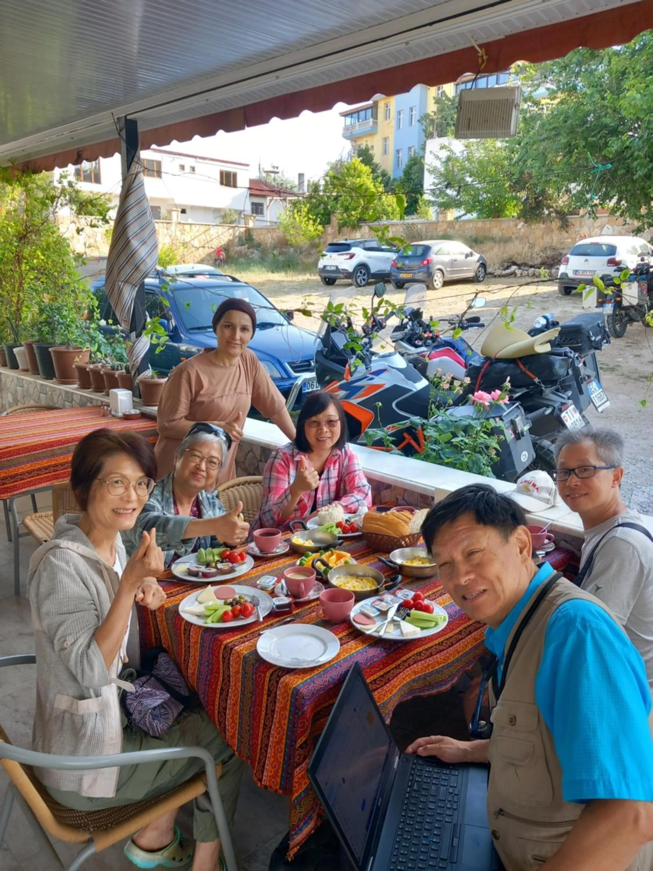 Restaurant/places to eat in Paradise House