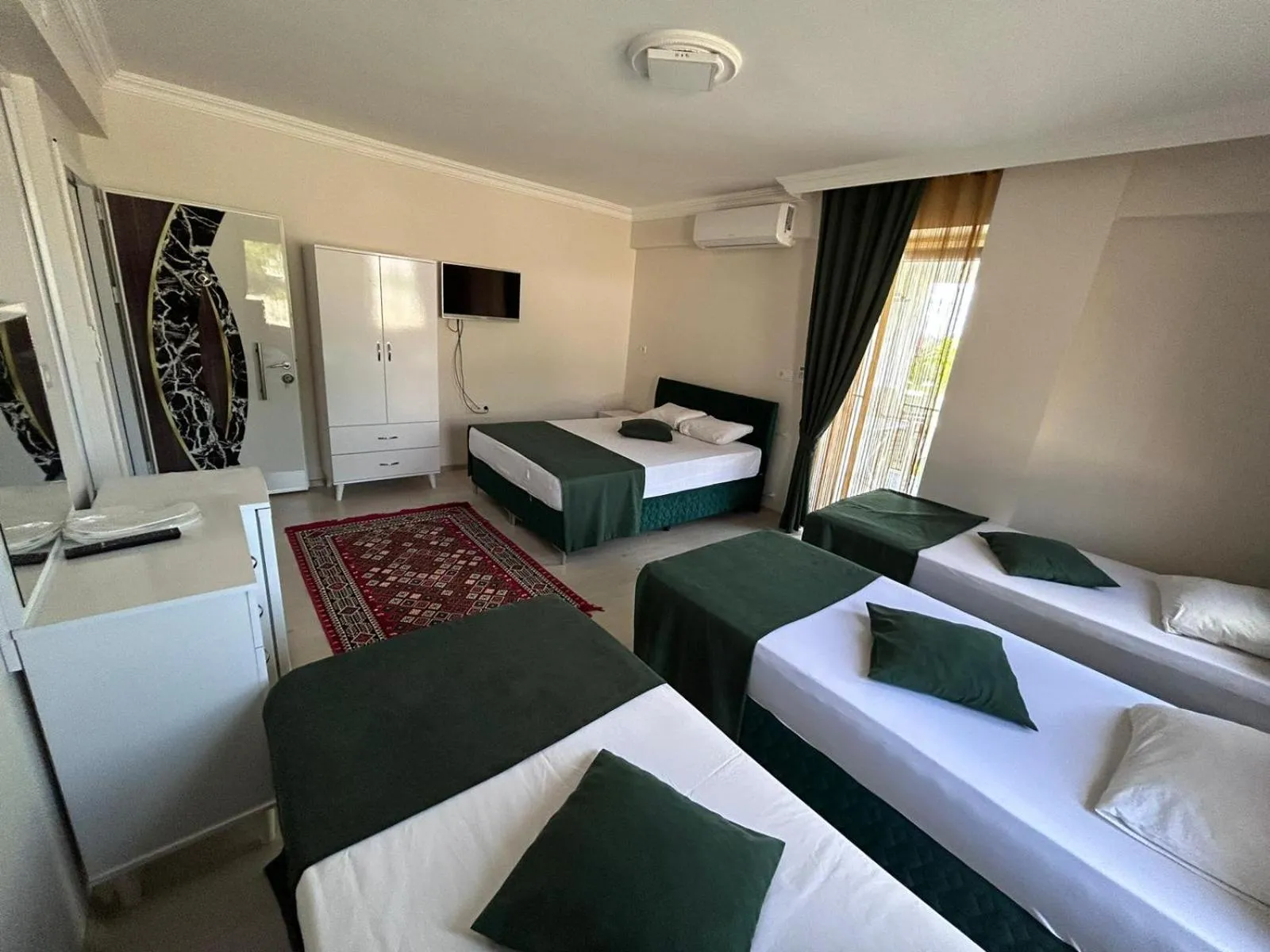 Photo of the whole room, Bed in Paradise House