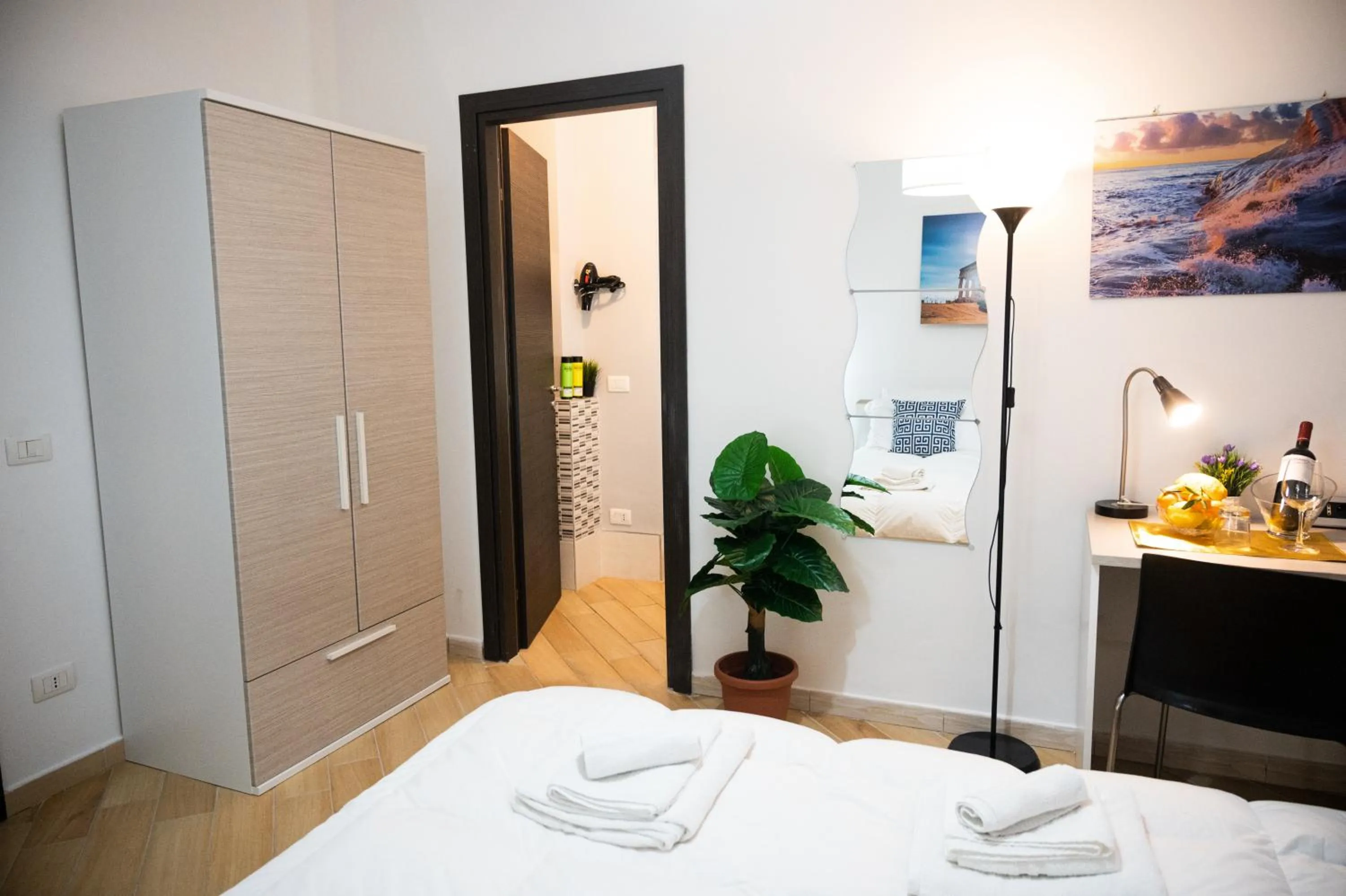 TV and multimedia, Bed in Il Moro - Agrigento Rooms