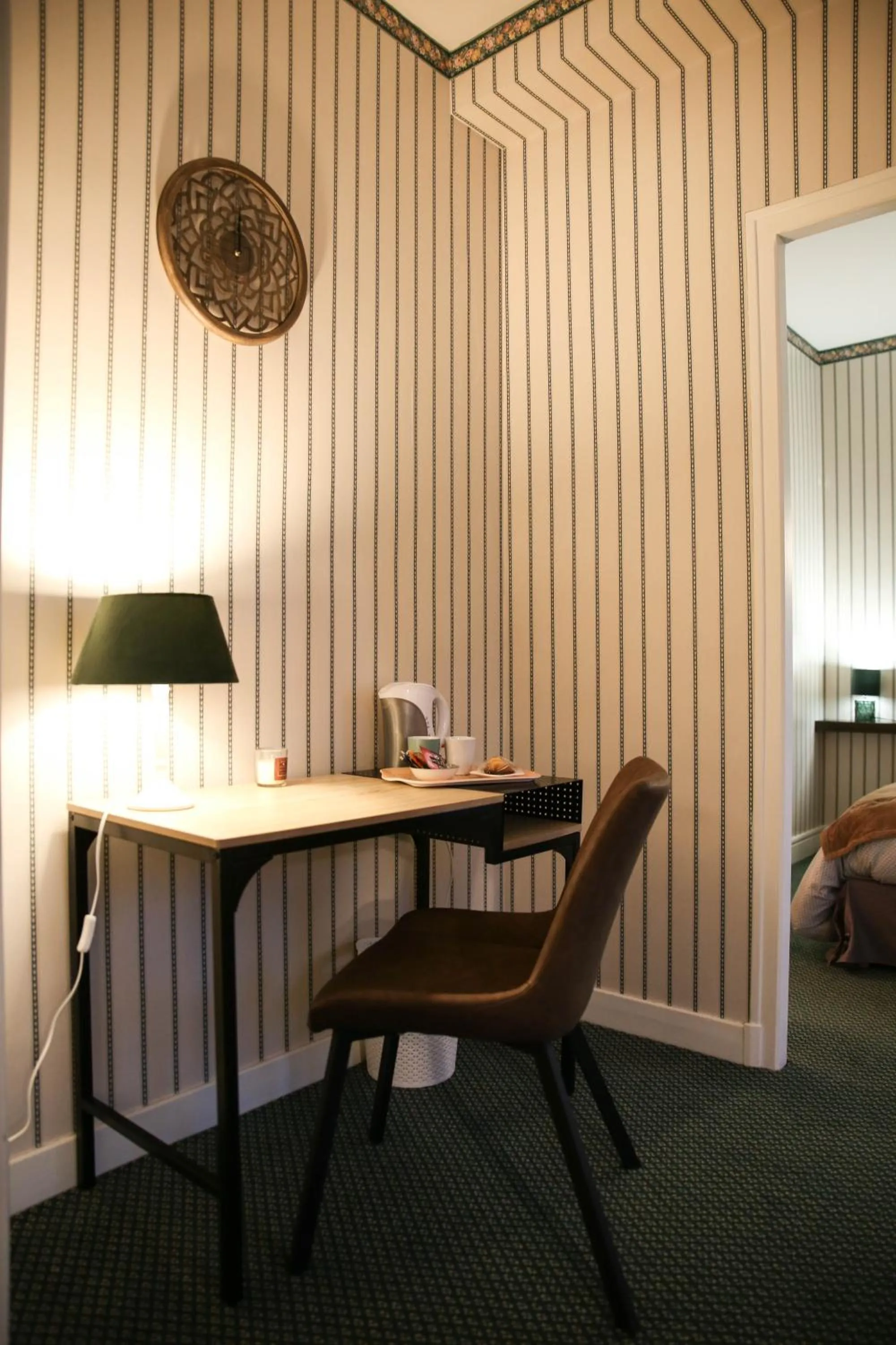 Communal lounge/ TV room in Aux Portes du Château