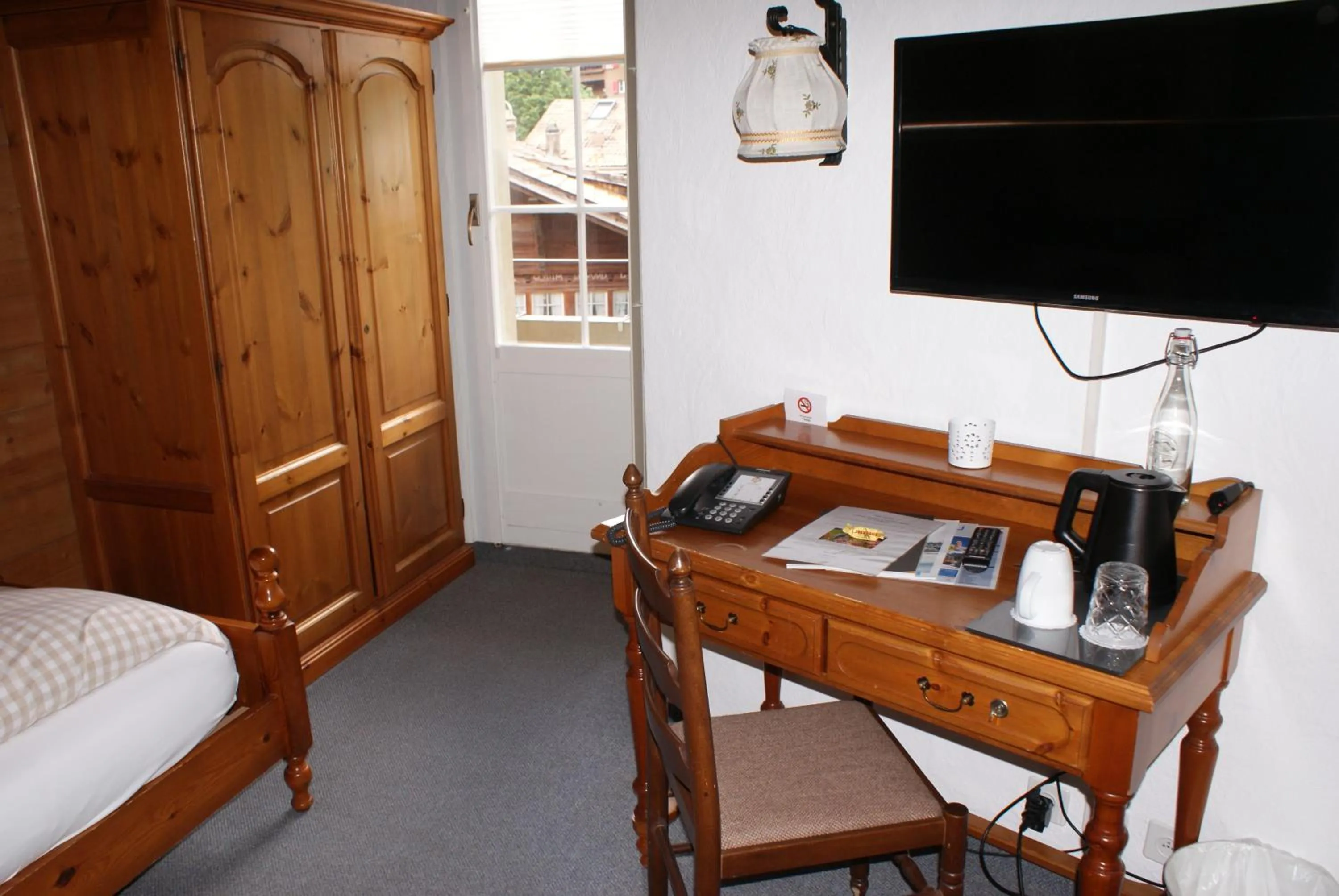 Photo of the whole room, Bed in Baeren Hotel, The Bear Inn