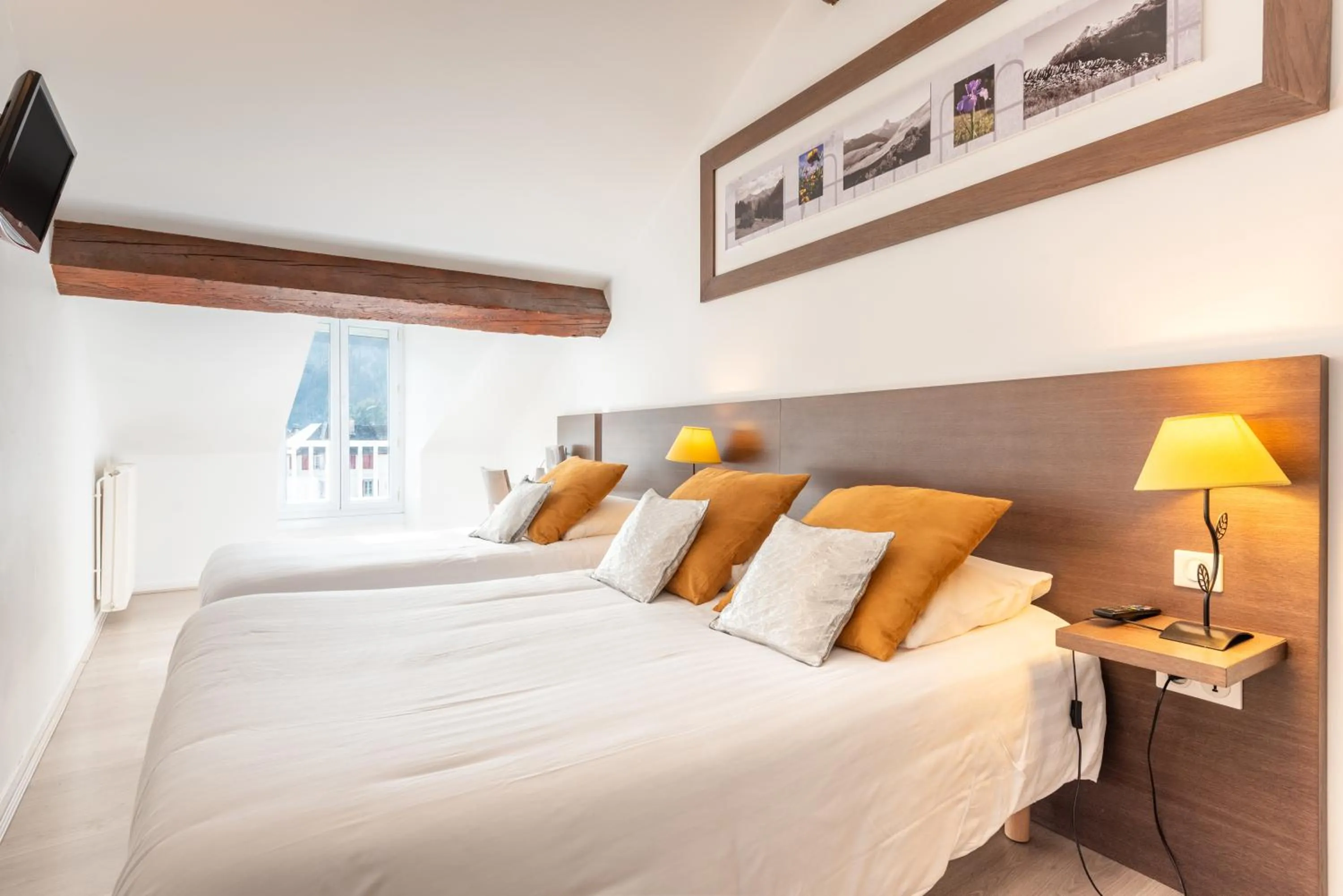 Bed in Hôtel d'Ossau