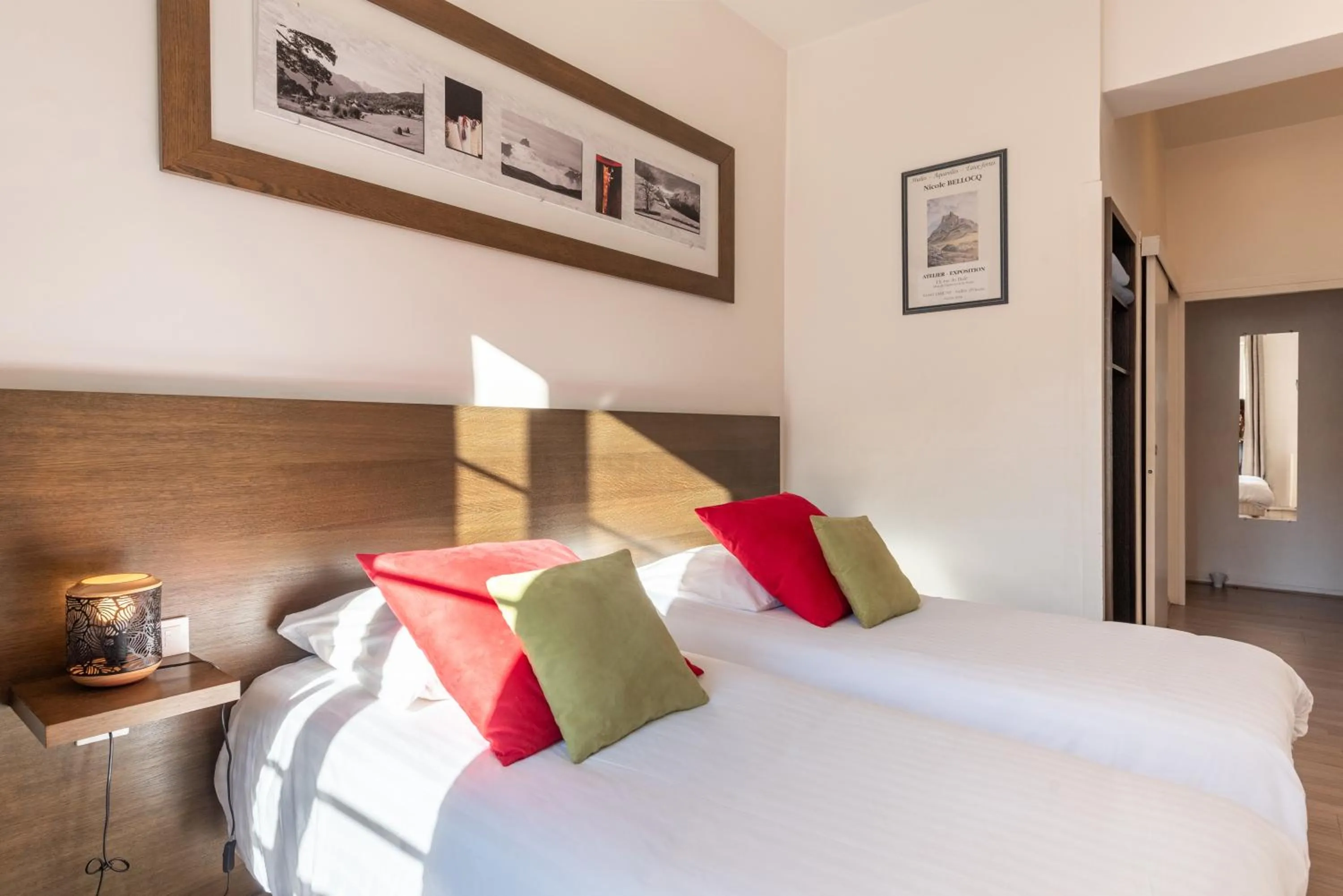Bed in Hôtel d'Ossau