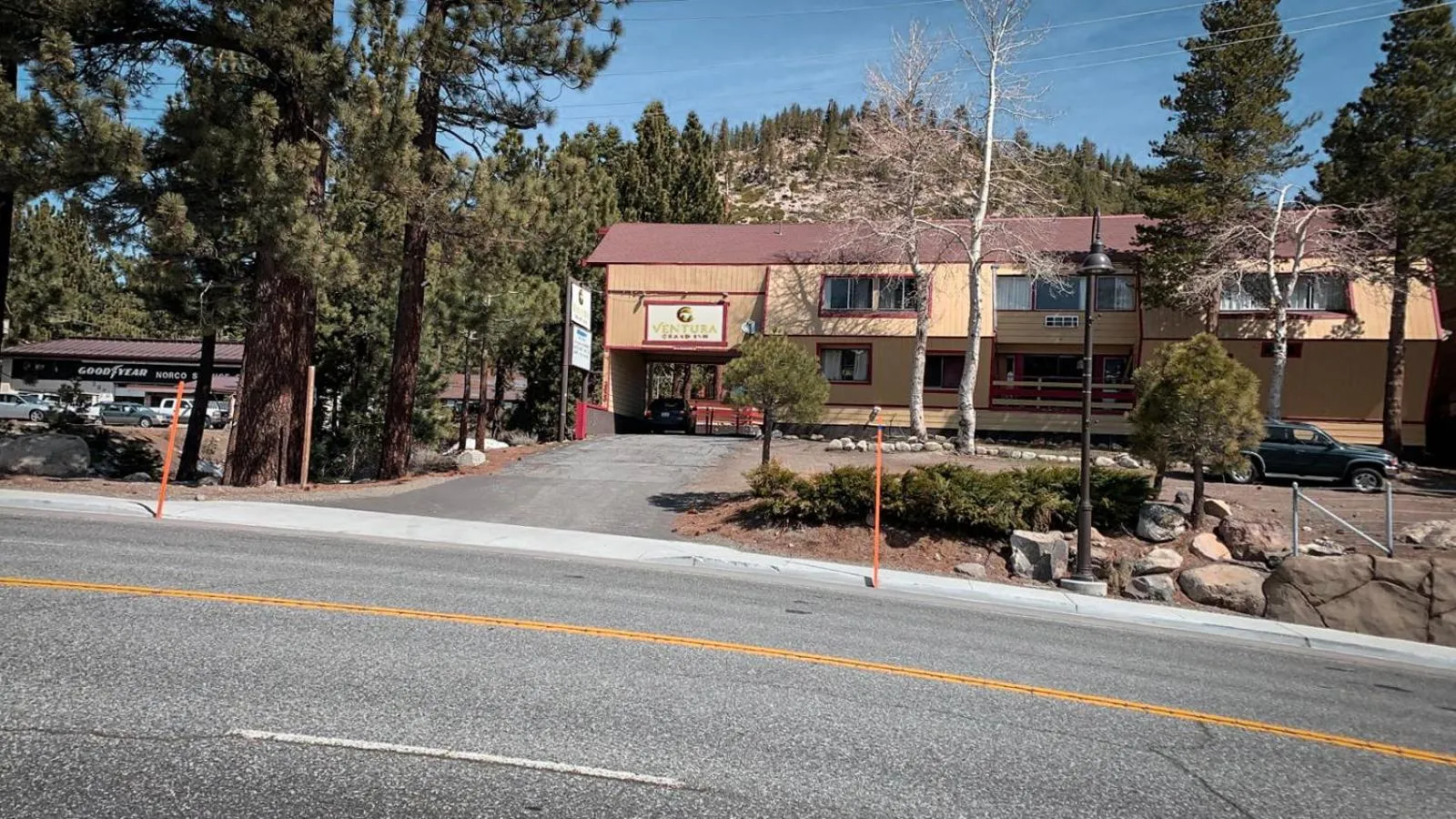 Property building in Ventura Grand Inn