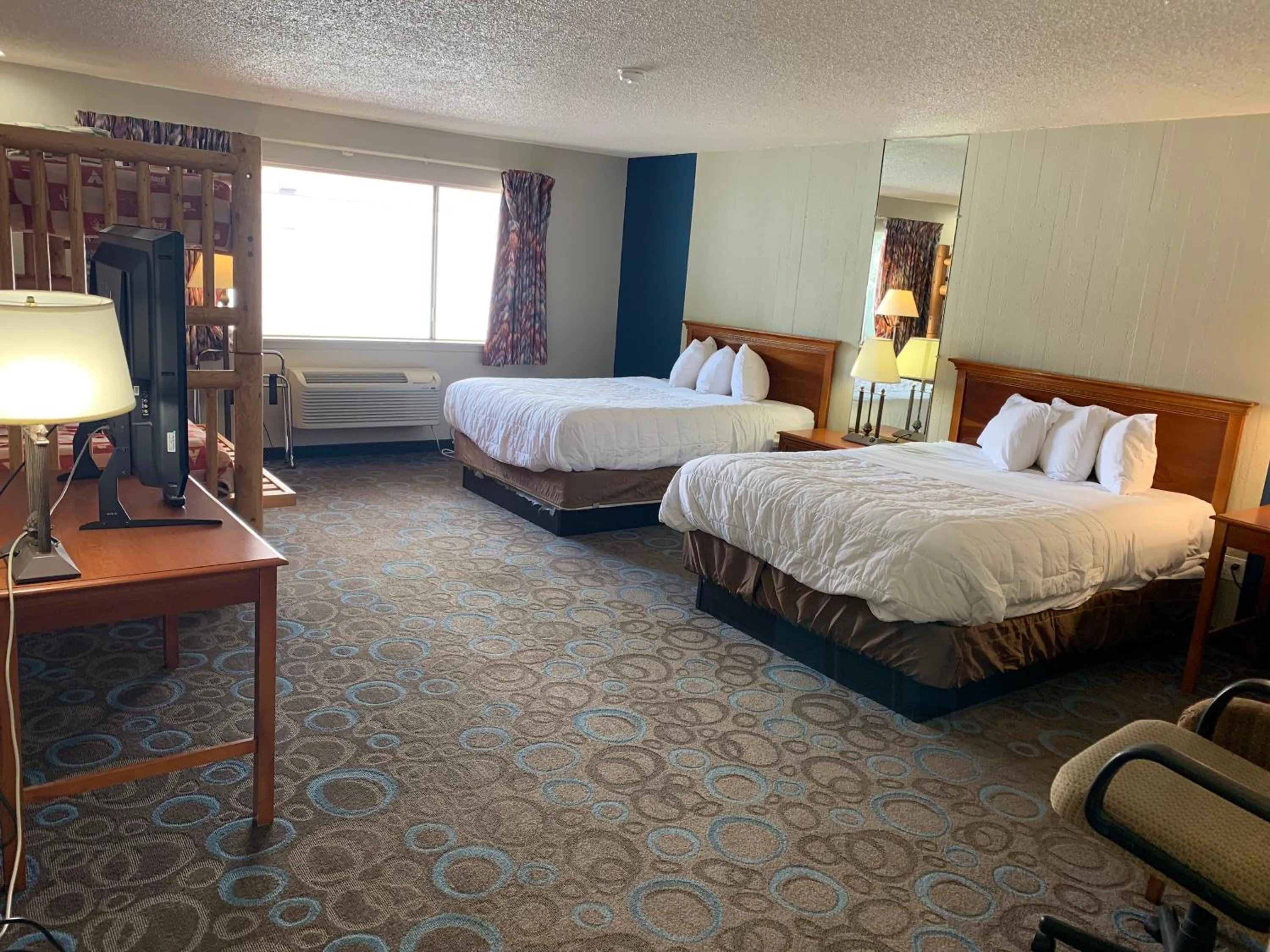 Bed in Ventura Grand Inn