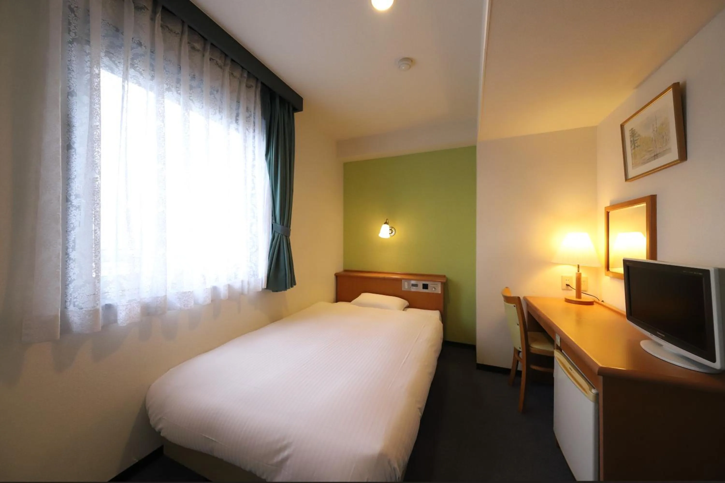Bed in Smile Hotel Takaoka Ekimae