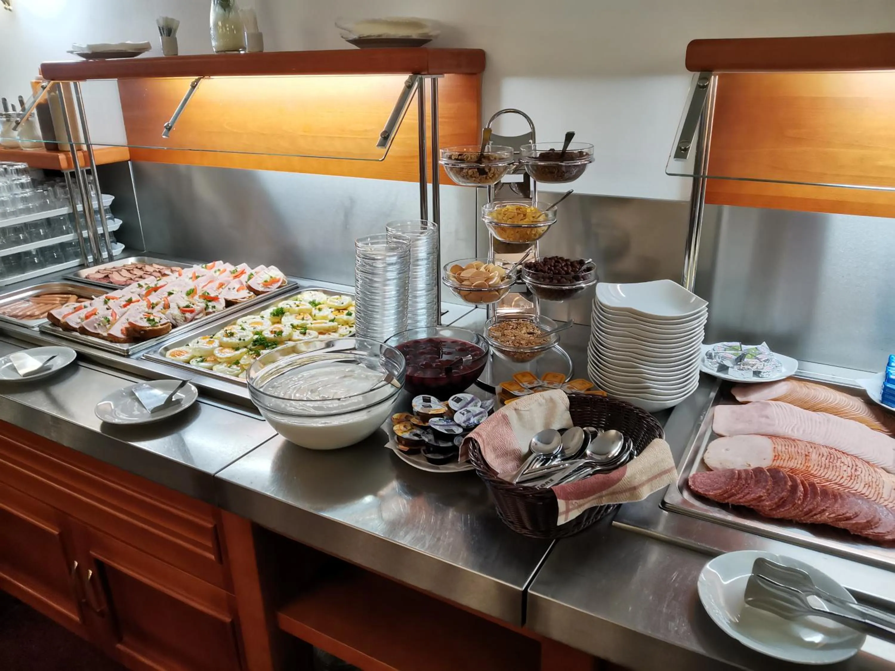 Food and drinks in HOTEL SVRATKA