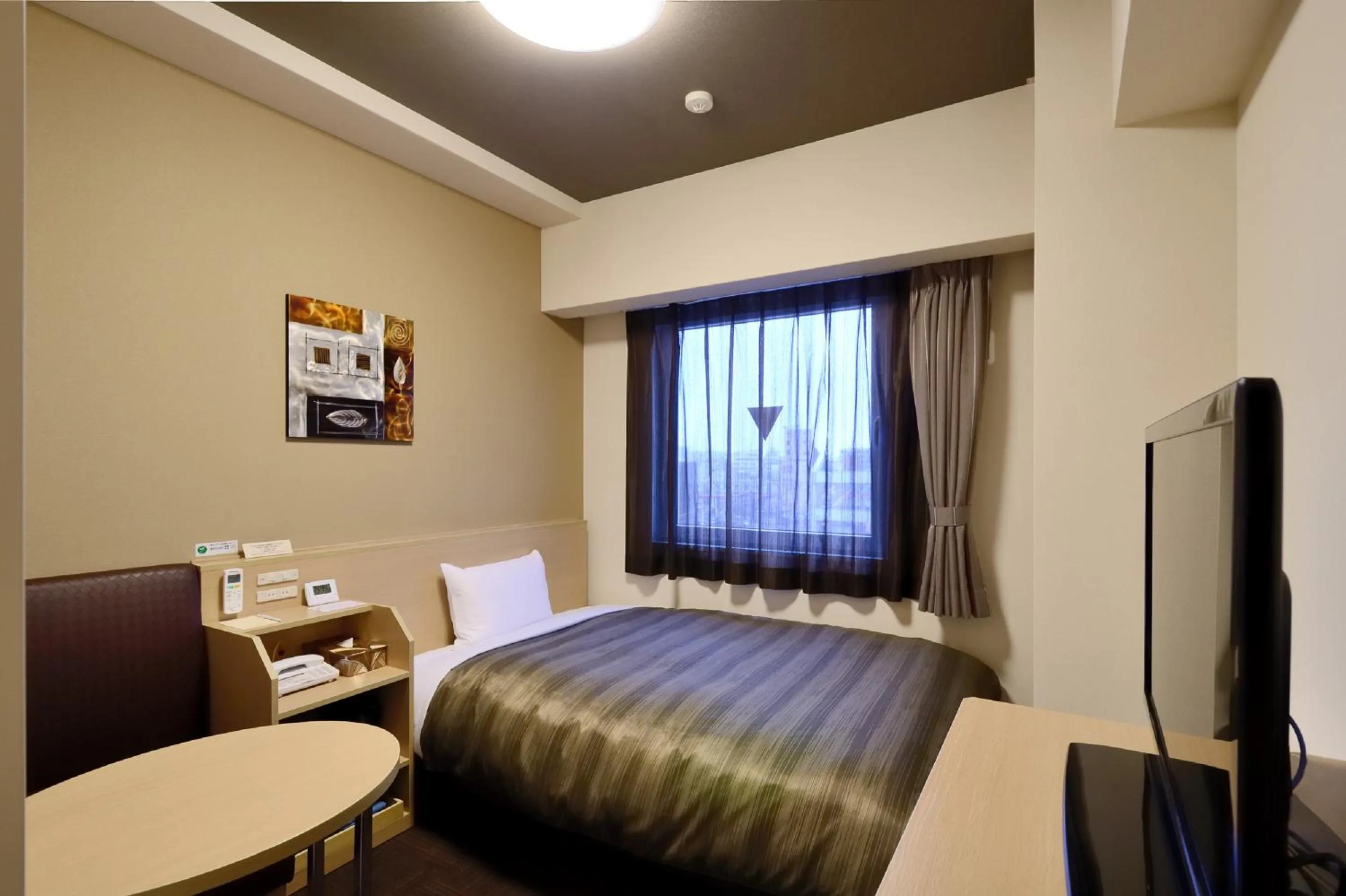 Photo of the whole room, Bed in Hotel Route-Inn Tsuyama Ekimae