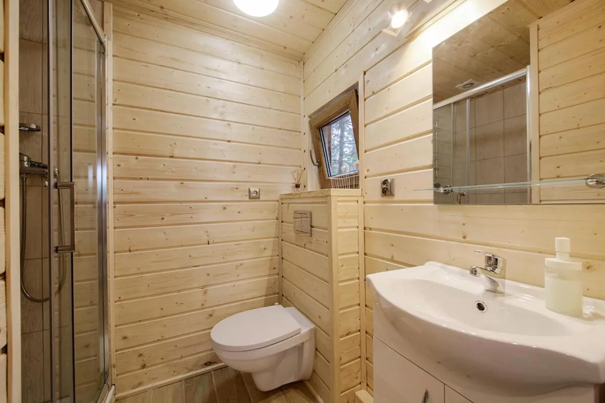 Shower in Apartamenty wśród drzew River Park SAUNA