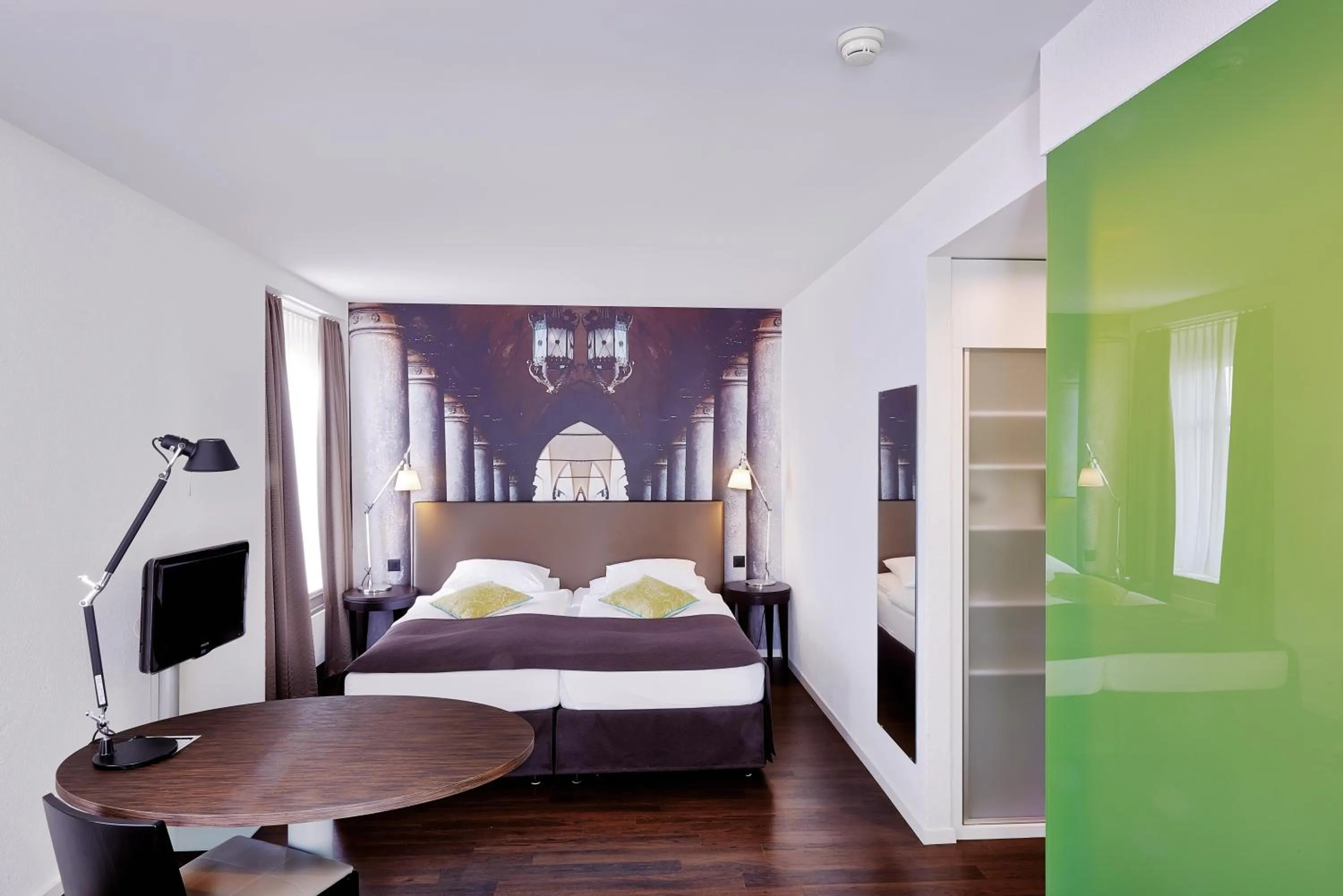 TV and multimedia, Bed in Sorell Hotel Rütli Niederdorf Zürich