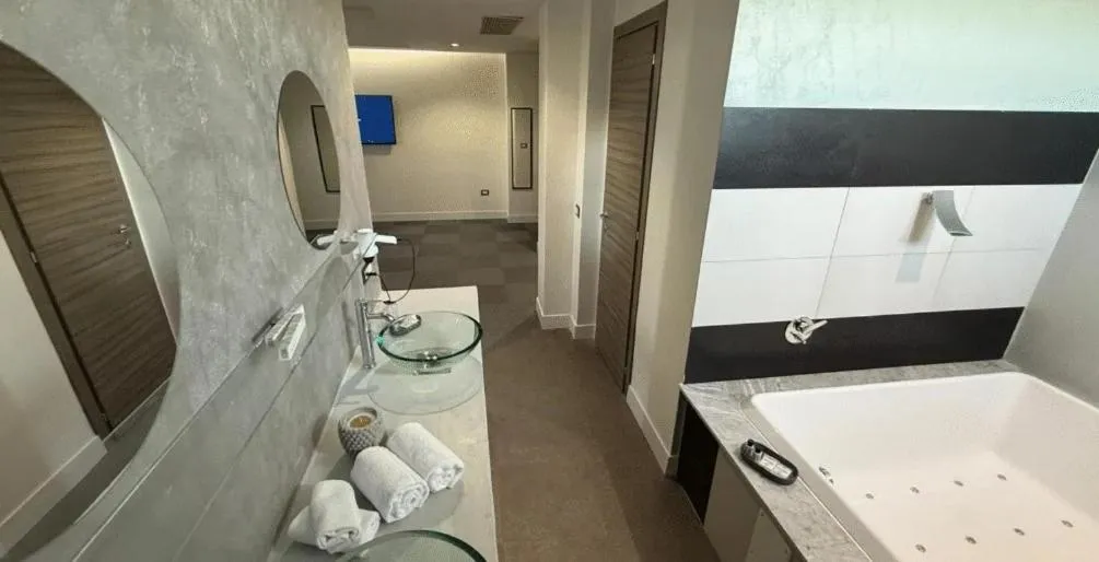 Bath in HOTEL QUADRIFOGLIO