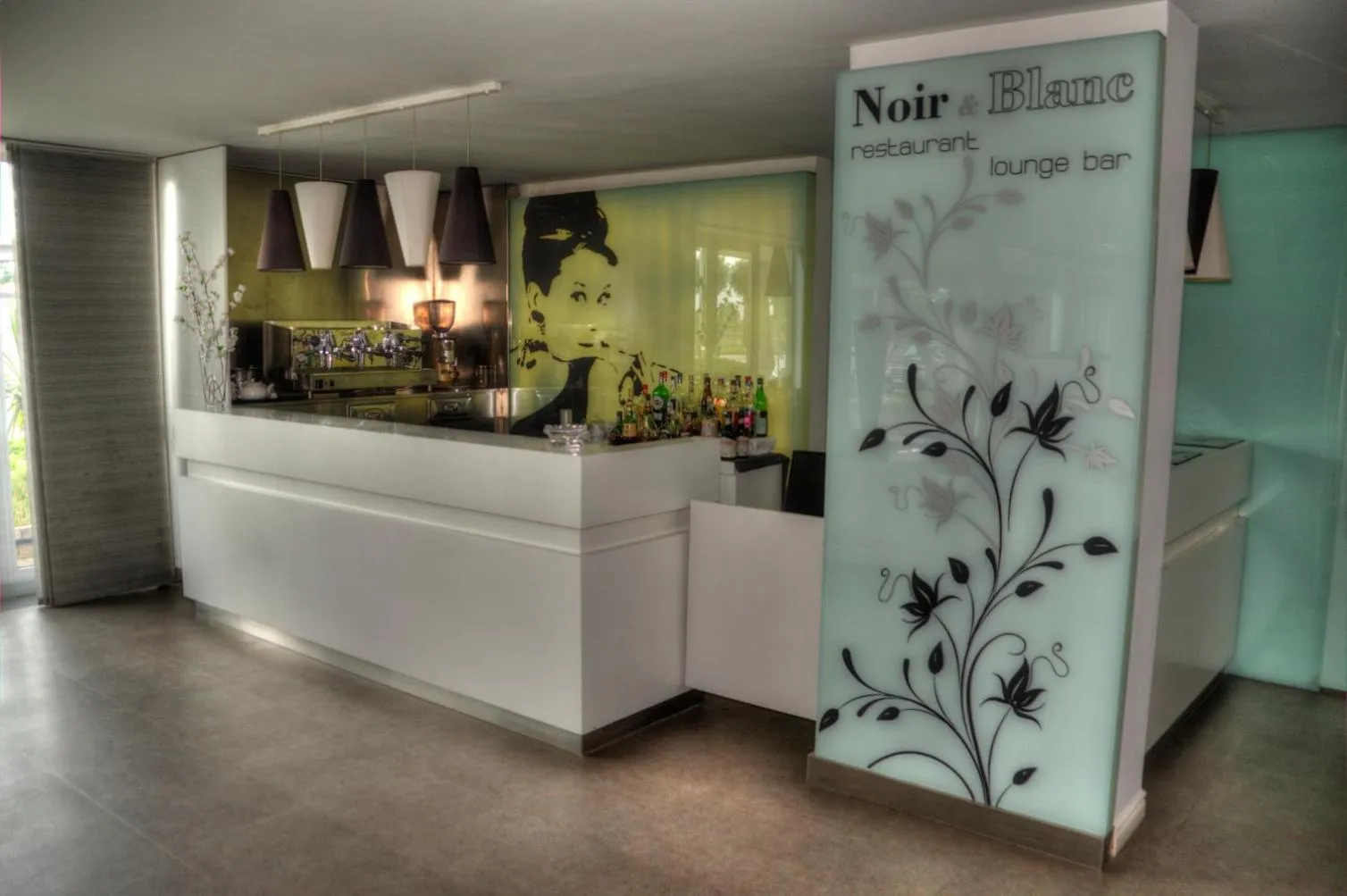 Lounge or bar in HOTEL QUADRIFOGLIO