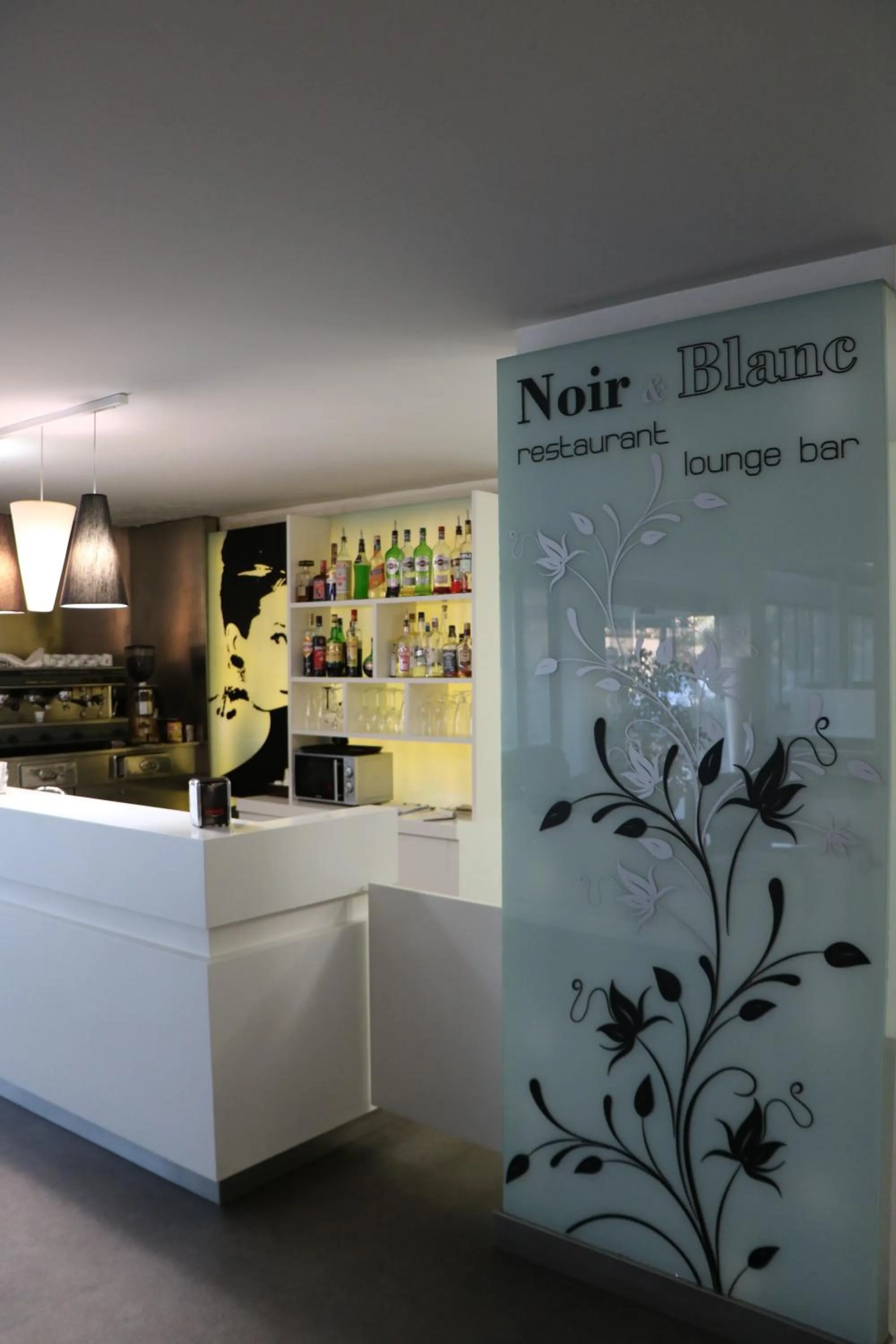 Lounge or bar in HOTEL QUADRIFOGLIO