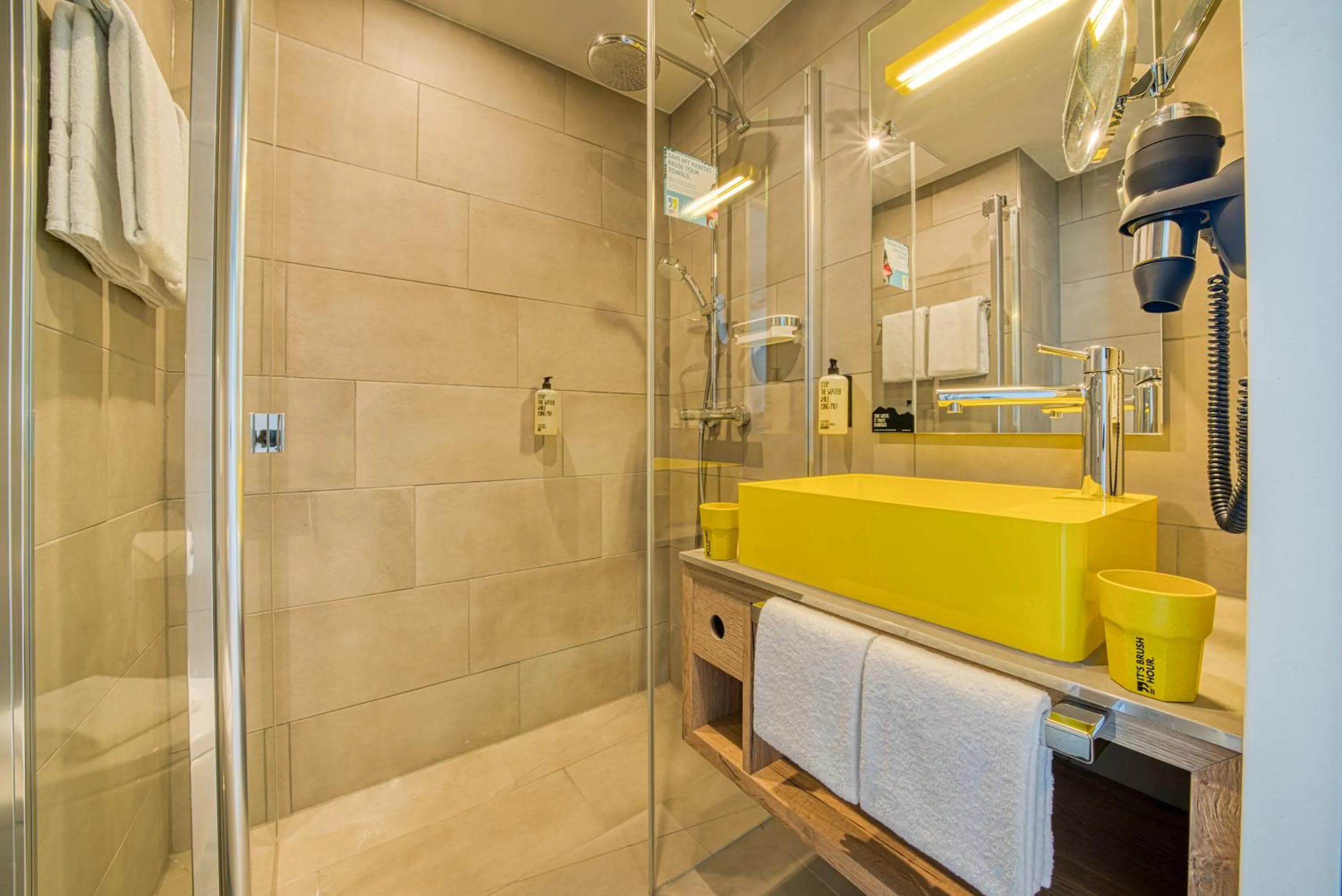 Bathroom in NinetyNine Augsburg