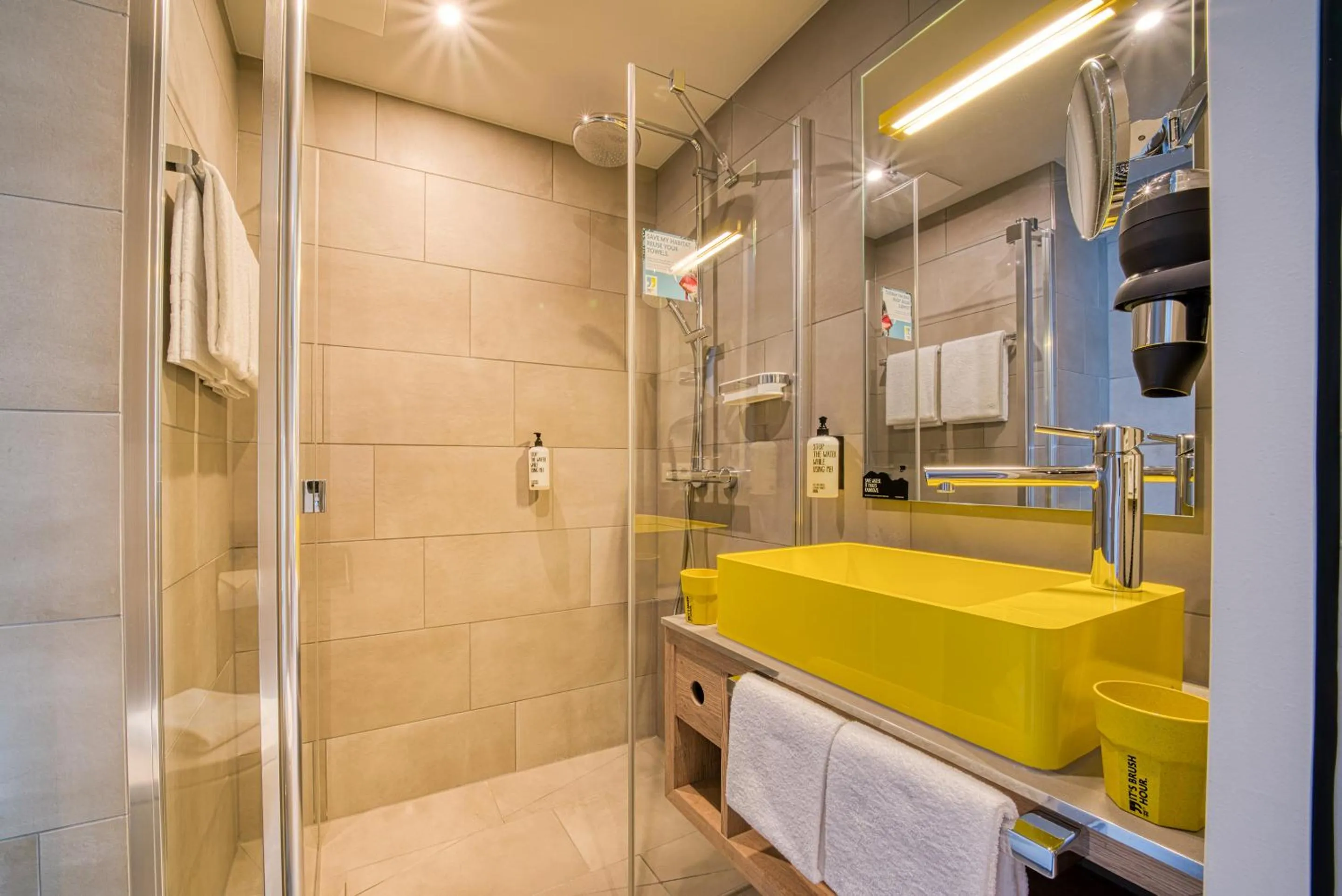 Bathroom in NinetyNine Augsburg