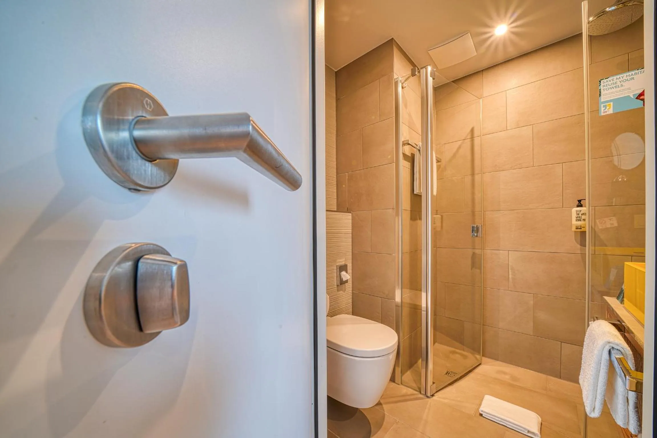 Bathroom in NinetyNine Augsburg