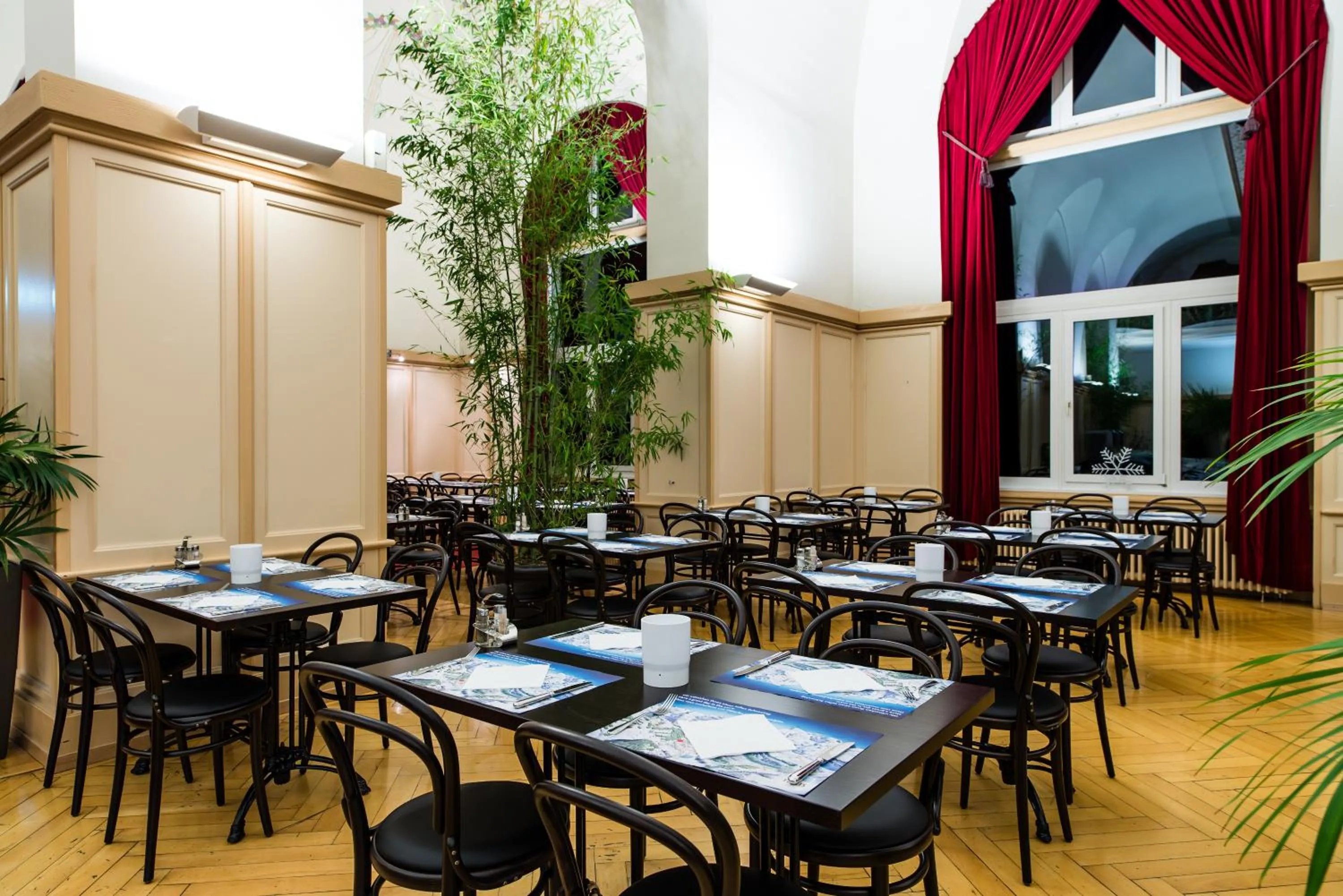 Restaurant/places to eat in Hotel Terrace