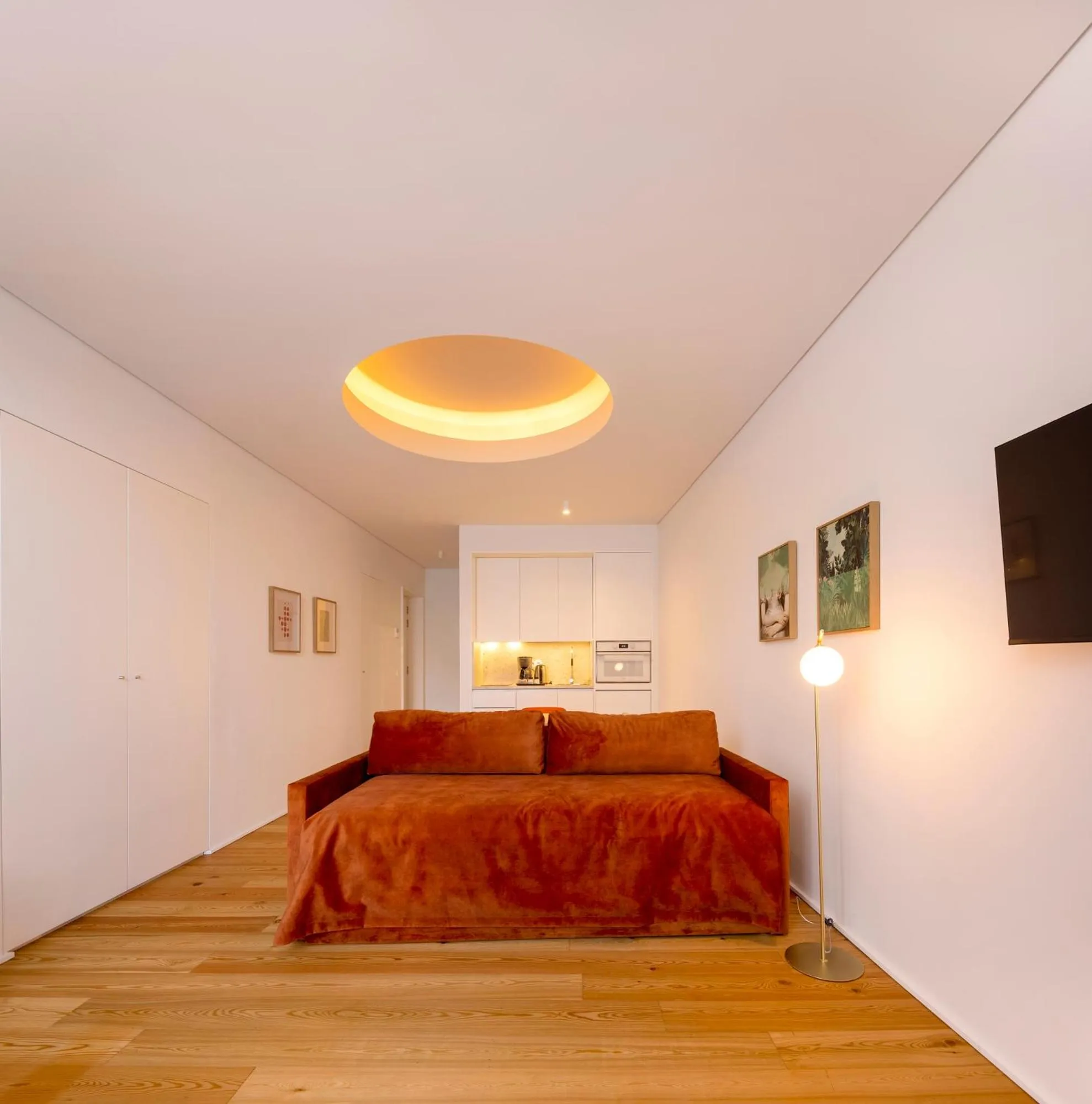 Photo of the whole room, Bed in Lisbon Serviced Apartments - Estrela