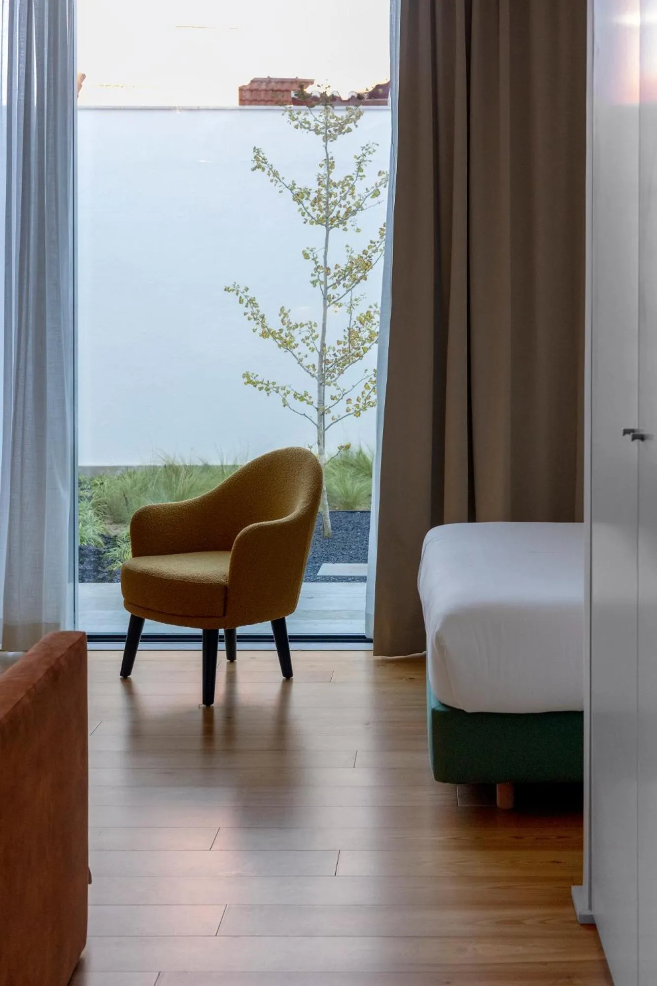 Living room, Bed in Lisbon Serviced Apartments - Estrela