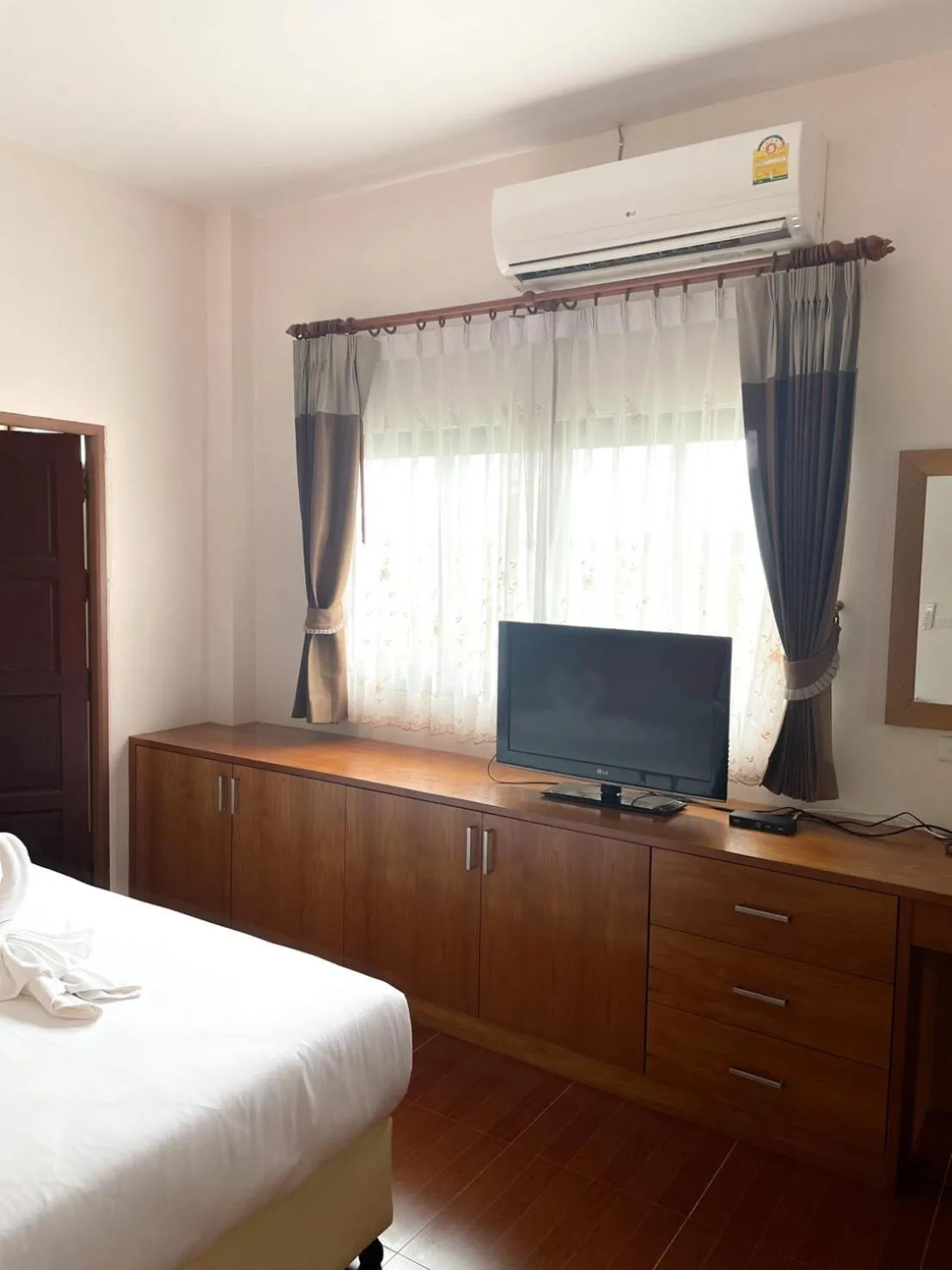 Bed in Chaithalay Khanom Resort