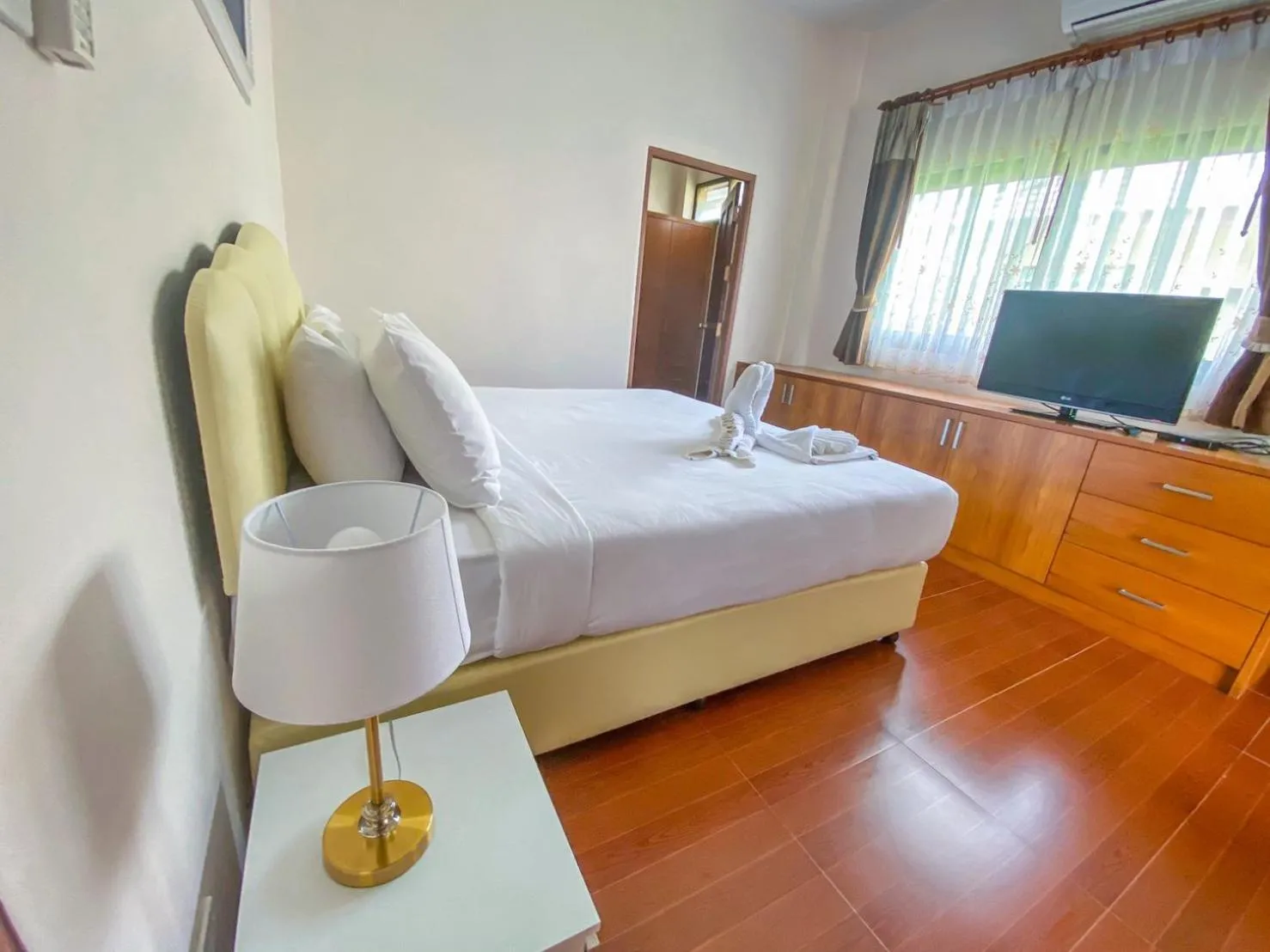Bed in Chaithalay Khanom Resort