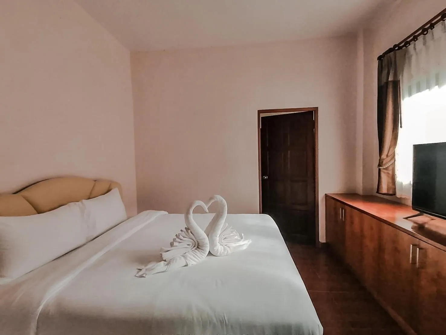 Bed in Chaithalay Khanom Resort