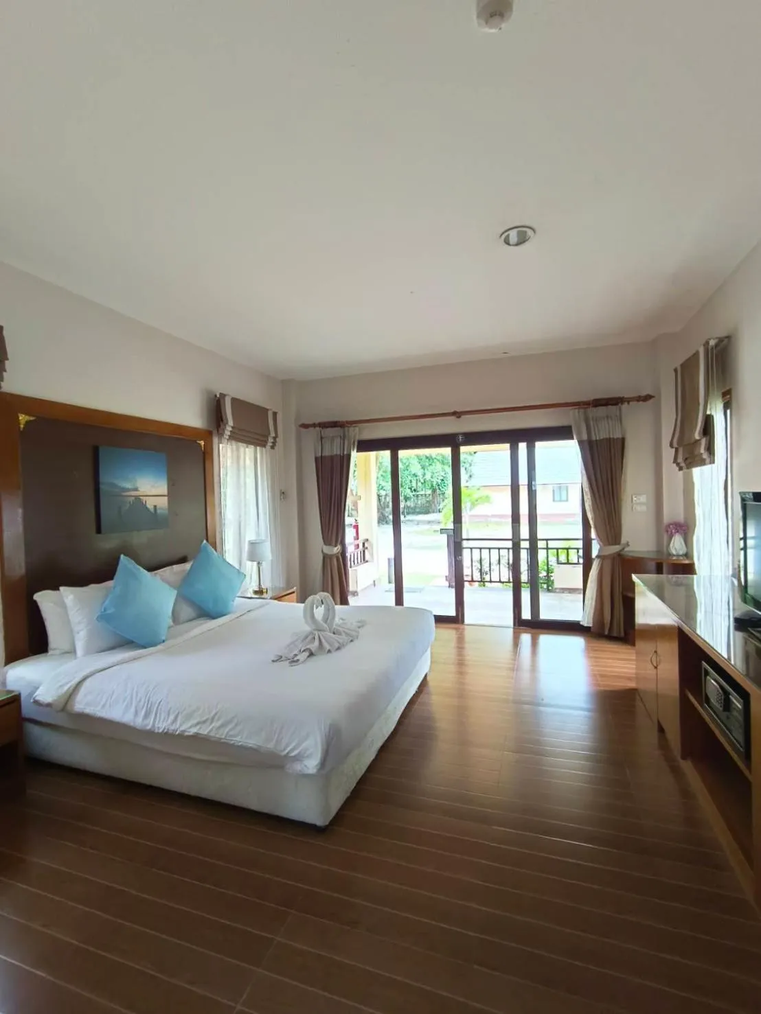 Bed in Chaithalay Khanom Resort