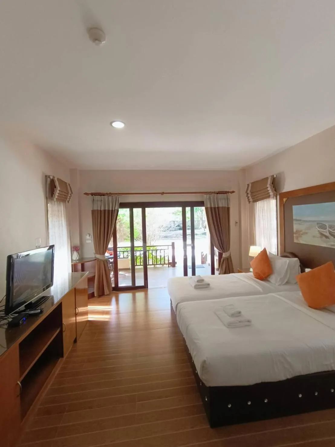 Bed in Chaithalay Khanom Resort