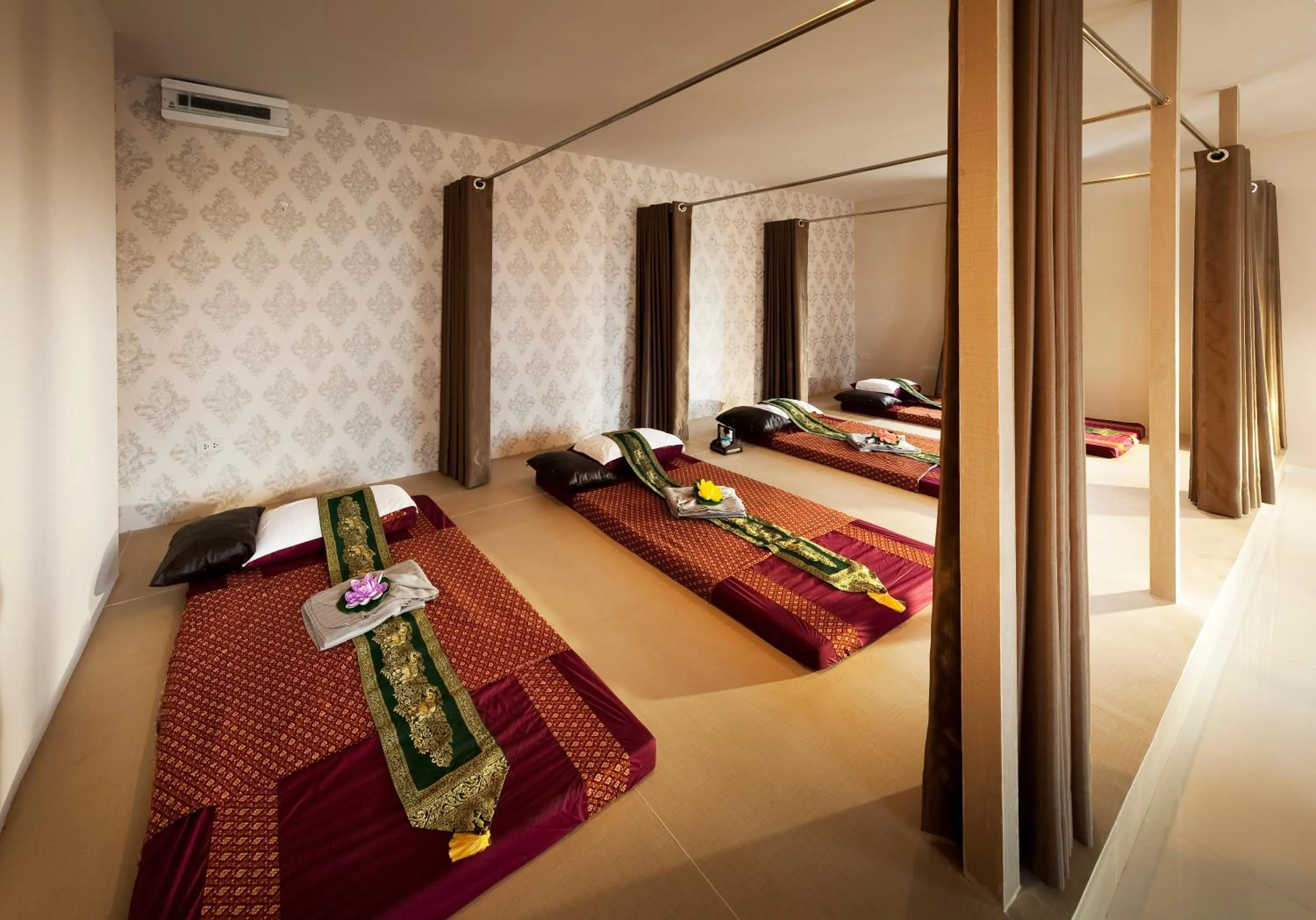 Massage, Bed in B Hotel