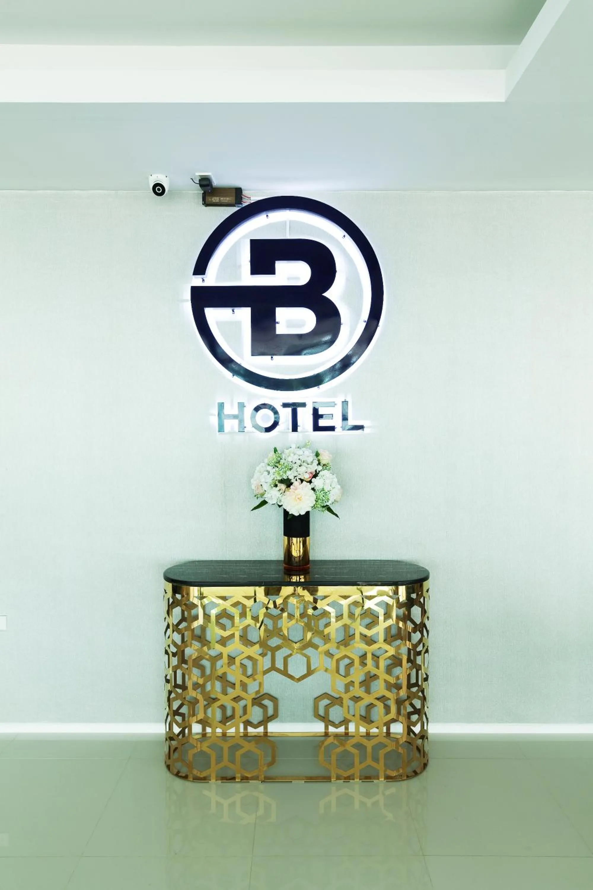 Property logo or sign in B Hotel