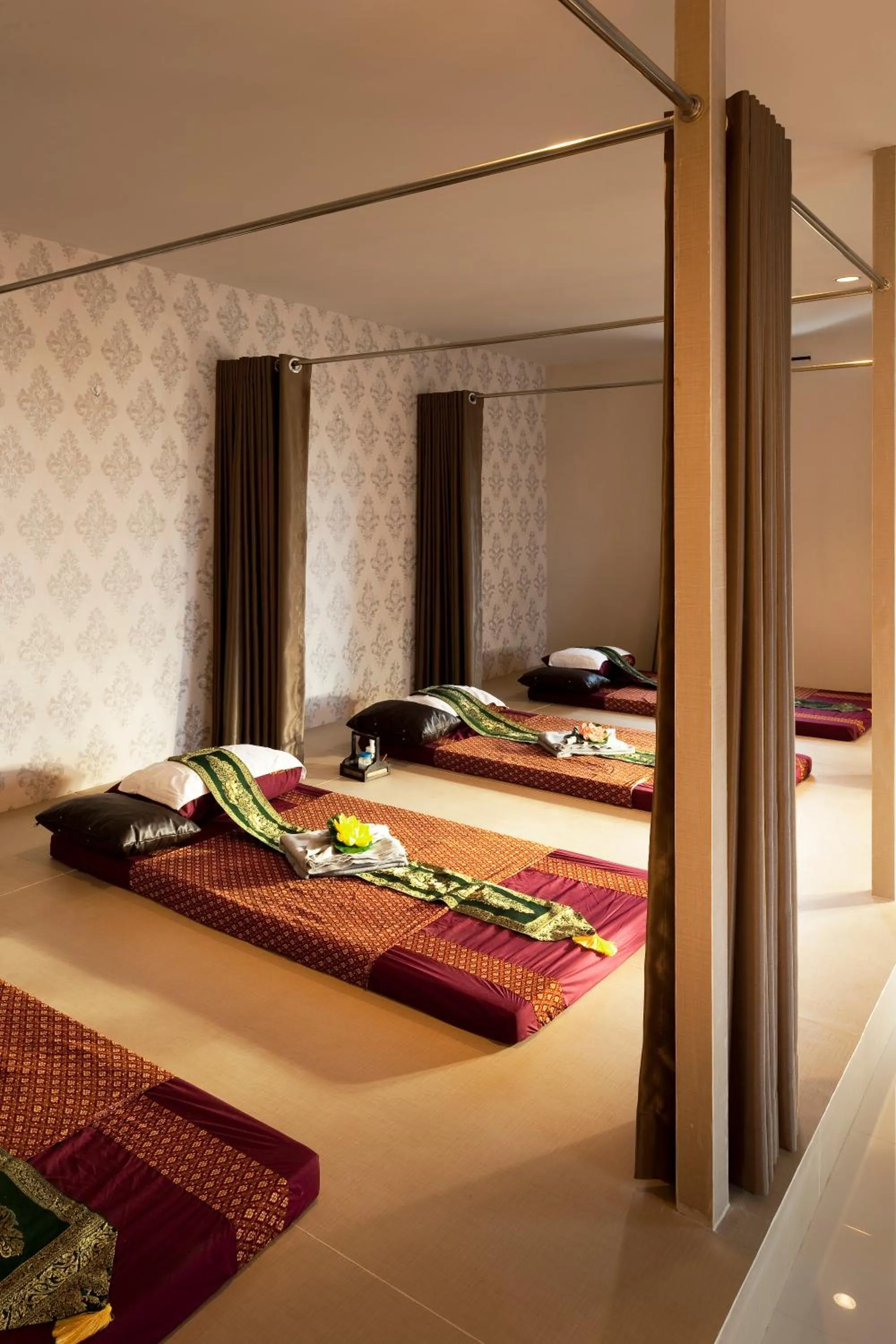 Massage, Bed in B Hotel