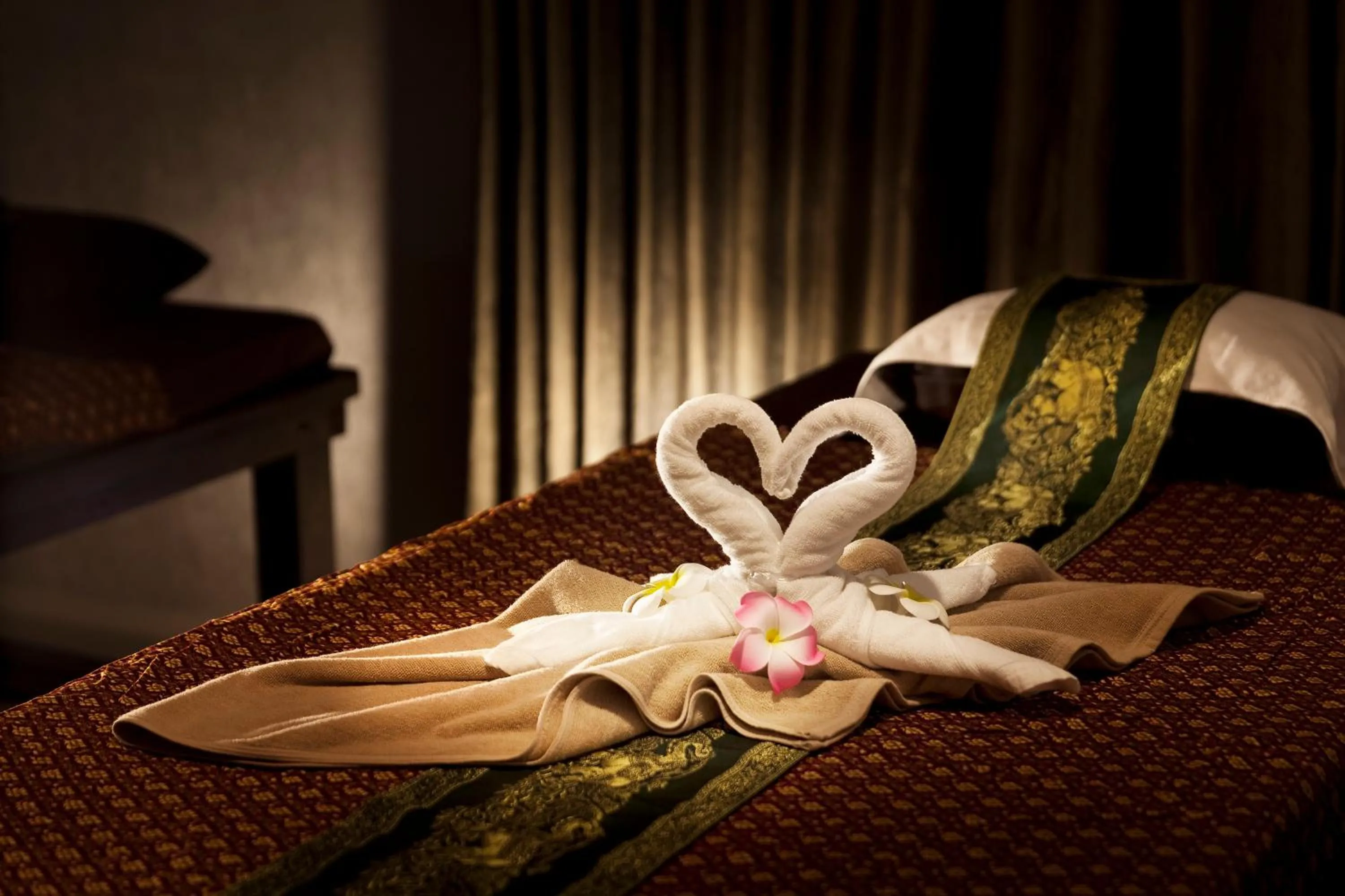 Massage, Bed in B Hotel