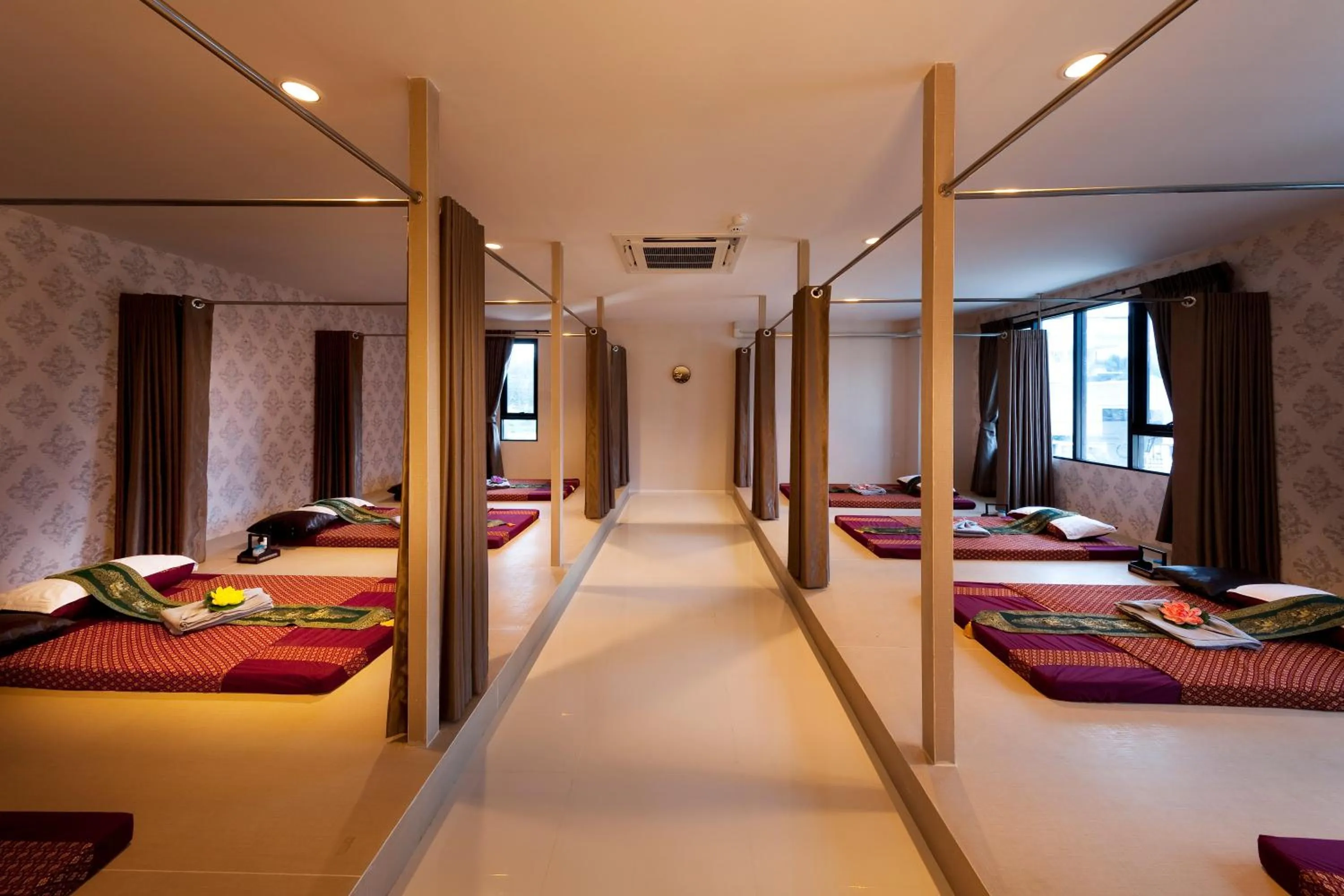 Massage, Bed in B Hotel