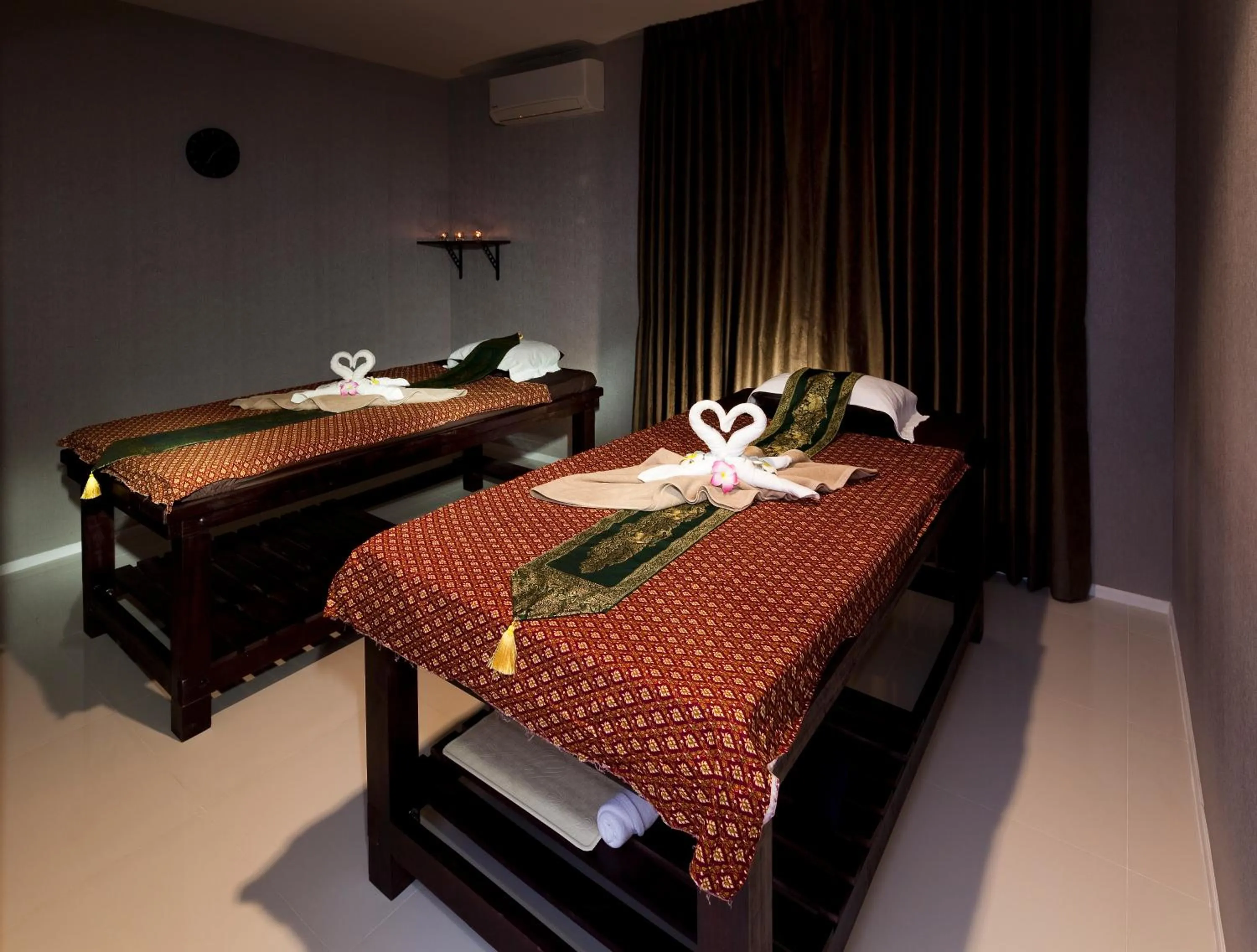 Massage, Bed in B Hotel