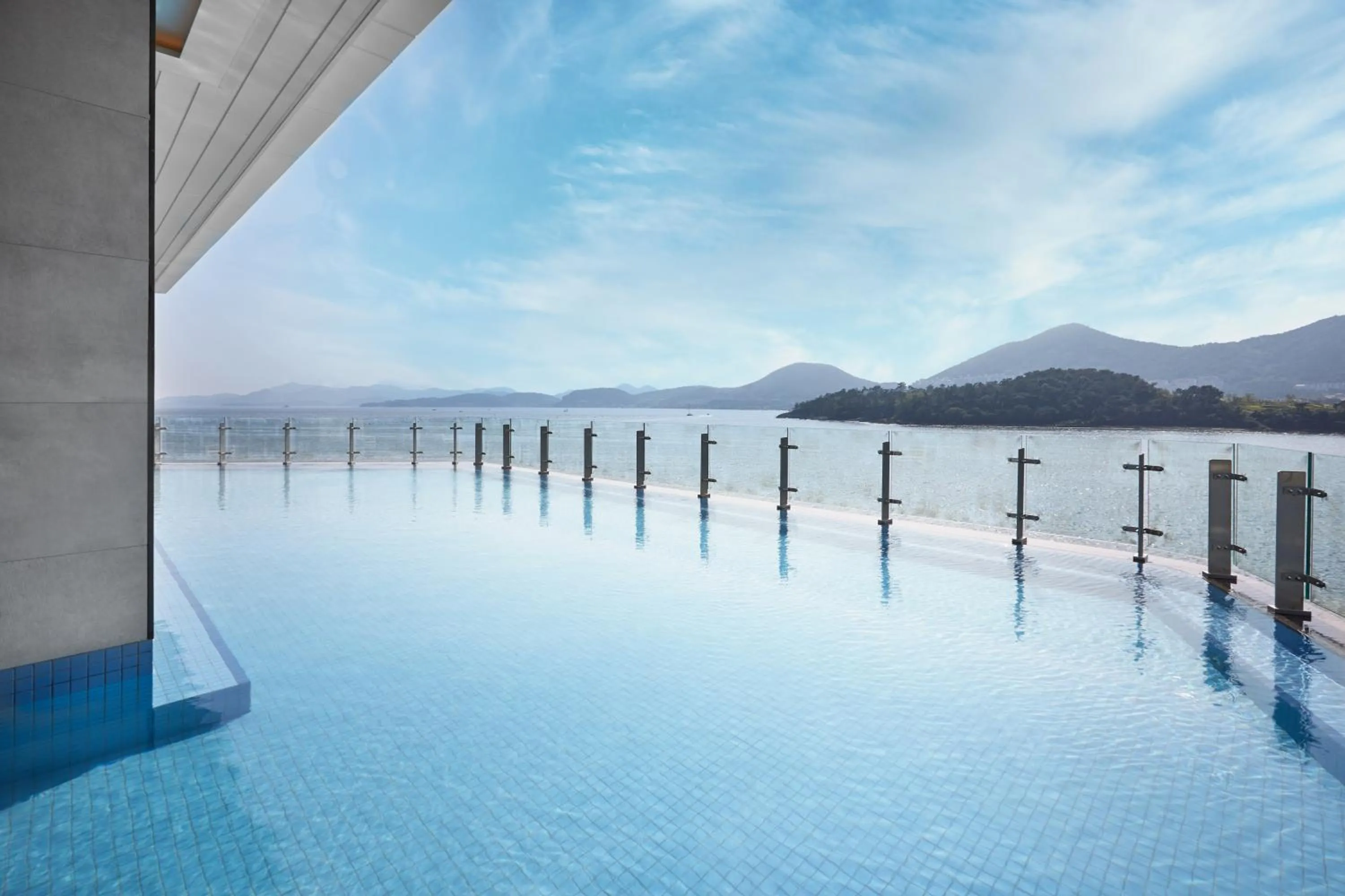 Swimming pool in Yeosu Belle Mer